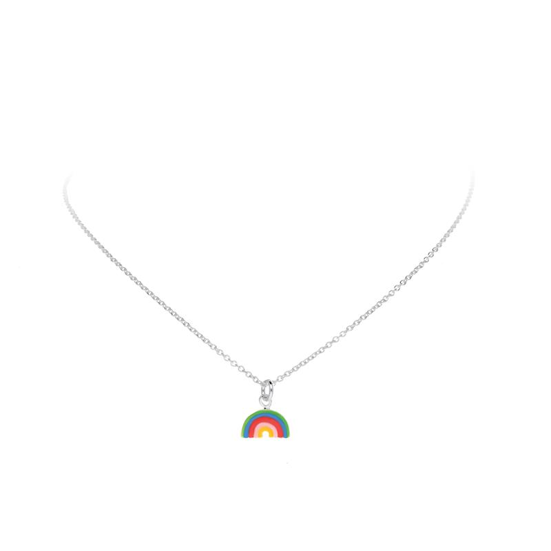 Deze collier is van het merk Lilly. Het is een meisjessieraad gemaakt van zilver. De collier is zilver van kleur.
De verdere specificaties van de collier zijn als volgt:
Soort bewerking: gepolijst
Lengte: 38
Steensoort: Emaille
Steenkleur: Geen steen