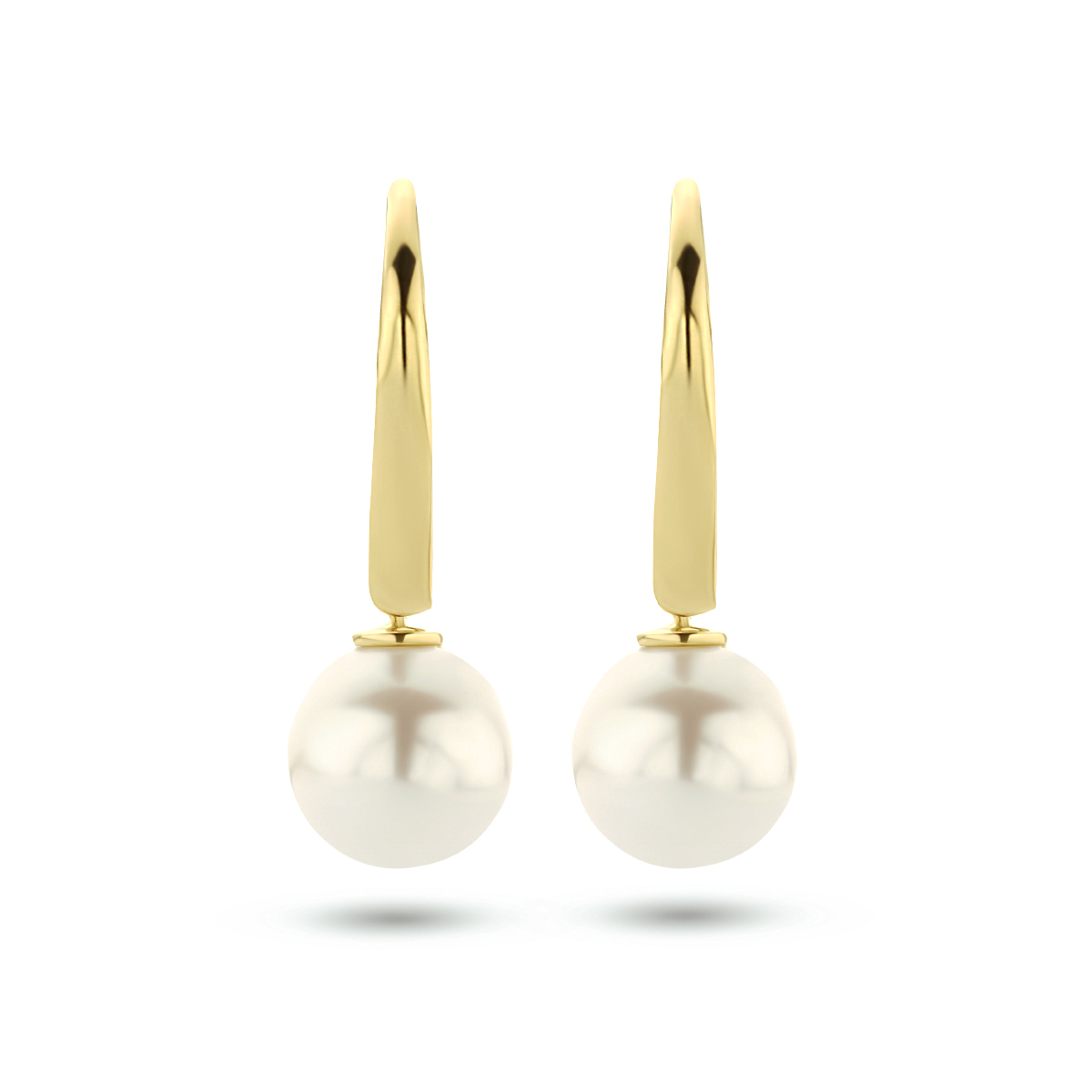 14k Geelgouden oorhangers uitgevoerd met een parel en een brisur haak. De oorhangers hebben een totale hoogte van 2.1cm en een breedte van 7mm.