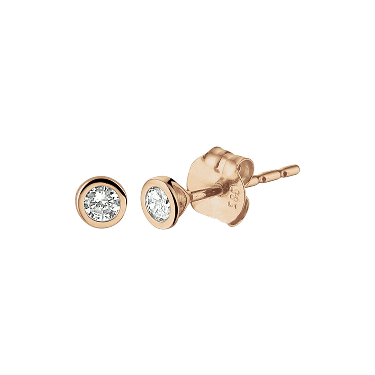 Een goede garderobe begint bij de basis en hetzelfde geldt voor een tijdloze sieradencollectie! Deze basic oorknoppen passen bij iedere outfit en zijn met veel andere sieraden te combineren. Details: rosegouden oorknoppen met schitterende zirkonia.