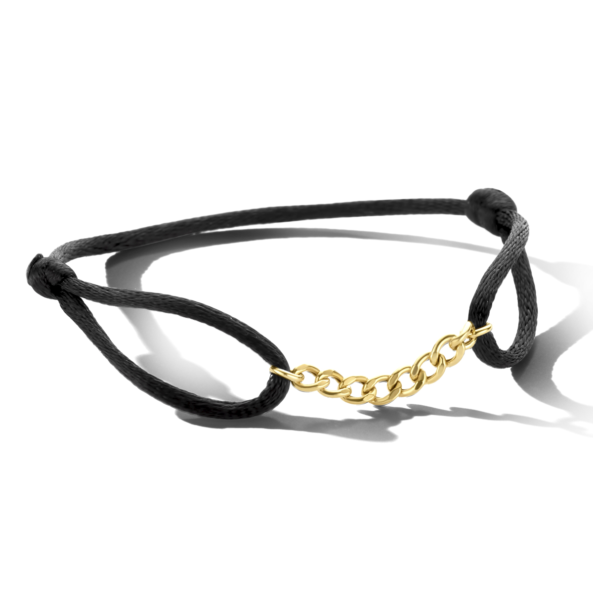Zwart gevlochten armband uitgevoerd met een geelgoud op 925 zilveren element in de vorm van een gourmette schakel. De armband is verstelbaar van 13 tot 26cm. Geen garantie op plating.
