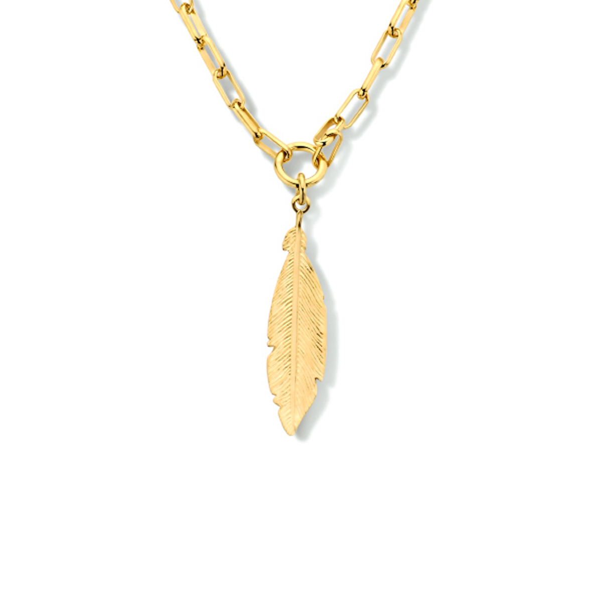 Geelgoud op 925 zilveren collier uitgevoerd met een veer. Het collier heeft een draaglengte van 42cm en een extensie van 3cm. De schakelbreedte is 2.8mm. Geen garantie op plating.