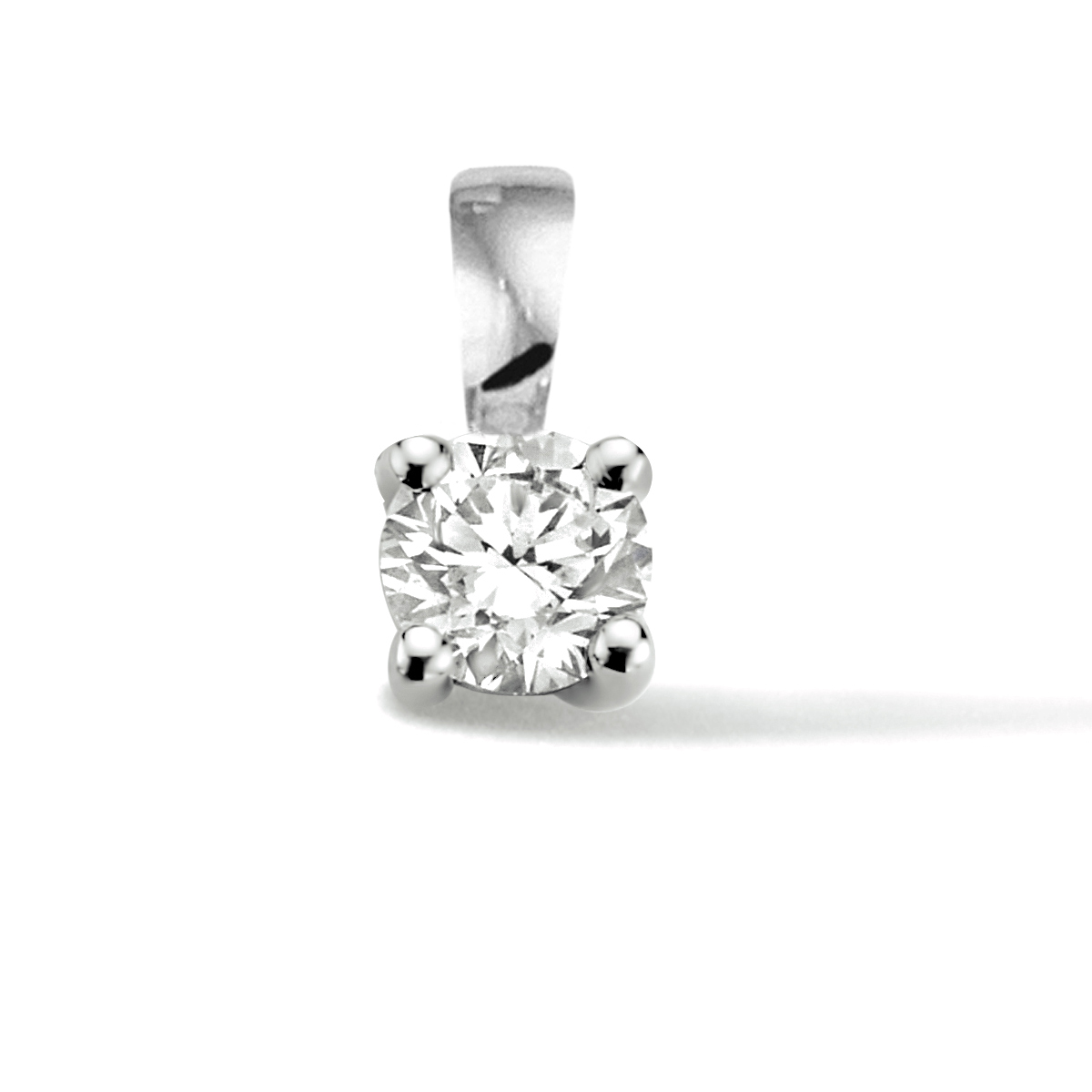 14k Witgouden hanger met palladium legering. De hanger is uitgevoerd met een Made Diamond en heeft een breedte van 4mm. Made Diamonds zijn diamanten die ontstaan in een laboratorium. Onder extreem hoge druk en temperatuur wordt het natuurlijk ontstaansproces nagebootst met als eindresultaat een diamant met dezelfde chemische eigenschappen maar met een andere oorsprong.