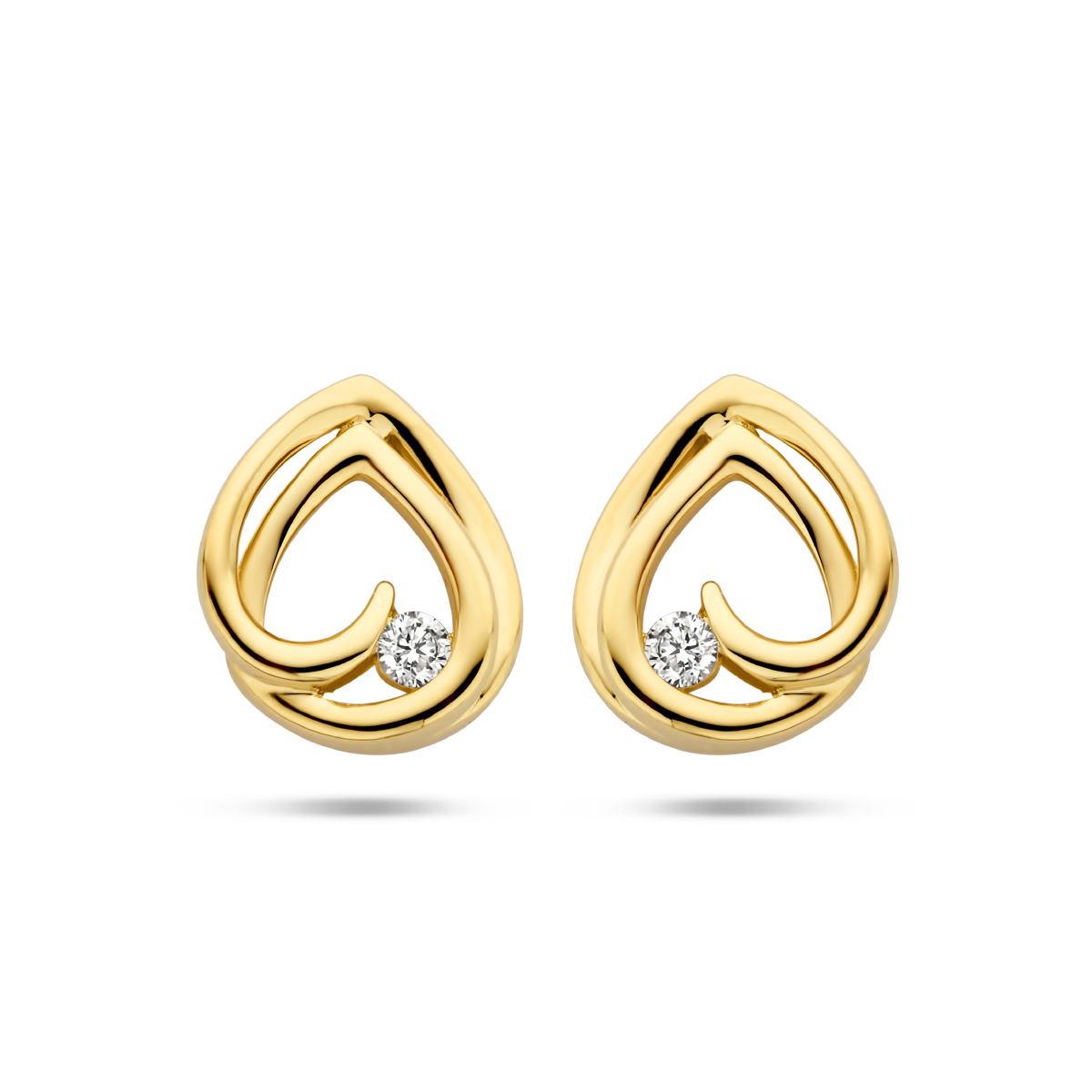 14k Geelgouden oorknoppen uitgevoerd met een schitterende diamant. De oorknoppen hebben een totale hoogte van 9.5mm.