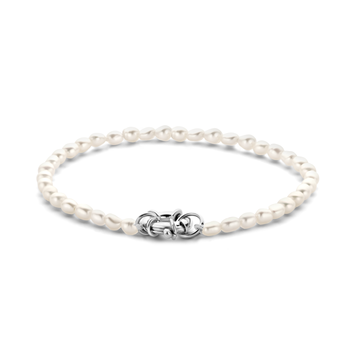 Gerhodineerd 925 zilveren armband uitgevoerd met zoetwaterparels. De armband heeft een draaglengte van 18.5cm en een veerslot.