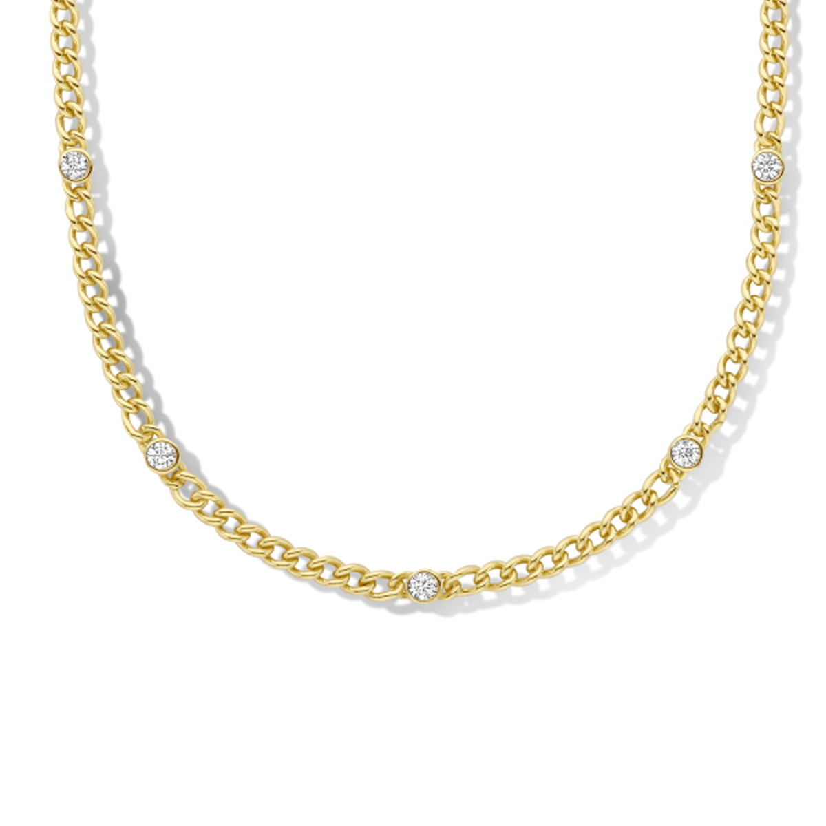Geelgoud op 925 zilveren collier uitgevoerd met een schitterende zirkonia rij en een karabijn sluiting. Het collier heeft een breedte van 4mm en een draaglengte van 45cm. De schakelbreedte is 4.0mm. Geen garantie op de plating.