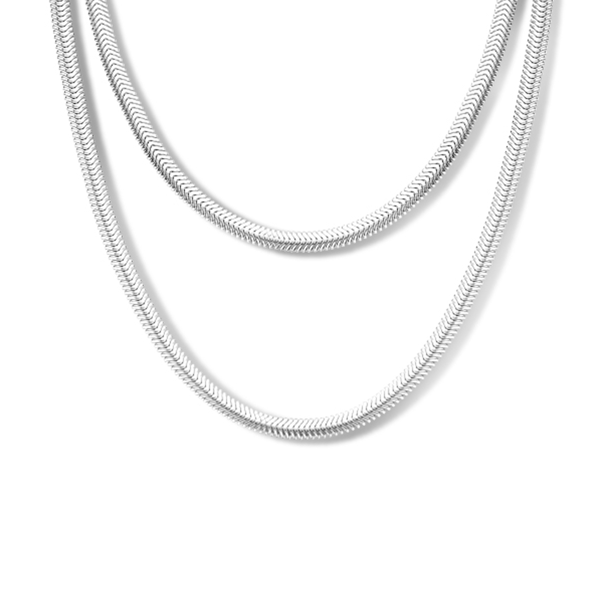 Gerhodineerd 925 zilveren omega collier met een schakelbreedte van 3.4mm en een karabij sluiting. Het collier heeft een draaglengte van 42cm en een extensie van 3cm.