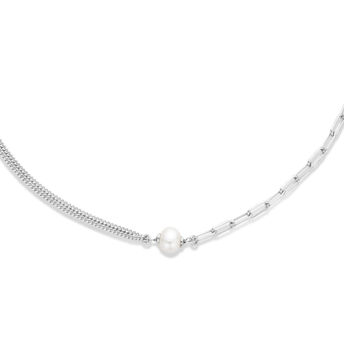 Gerhodineerd 925 zilveren collier met een zoetwaterparel. Het collier heeft een draaglengte van 41cm en een extensie van 4cm. Uitgevoerd met een karabijn sluiting.&nbsp;