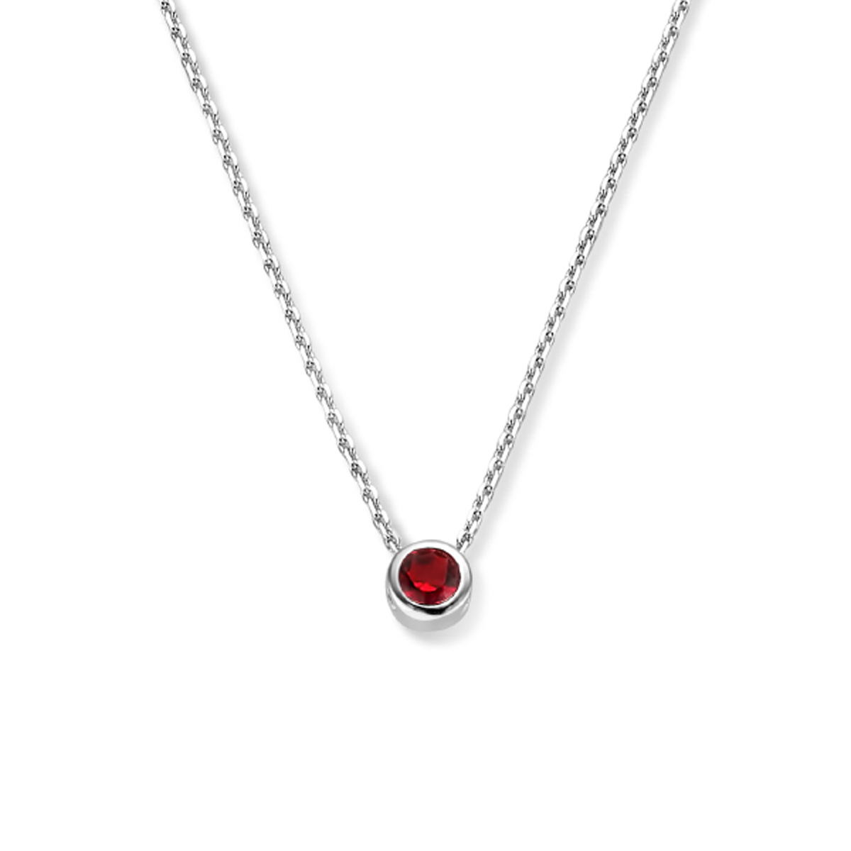 Gerhodineerd 925 zilveren collier uitgevoerd met een schitterende zirkonia robijn. Het collier heeft een draaglengte van 41cm met 4cm extensie. De schakelbreedte is 1.1mm.
