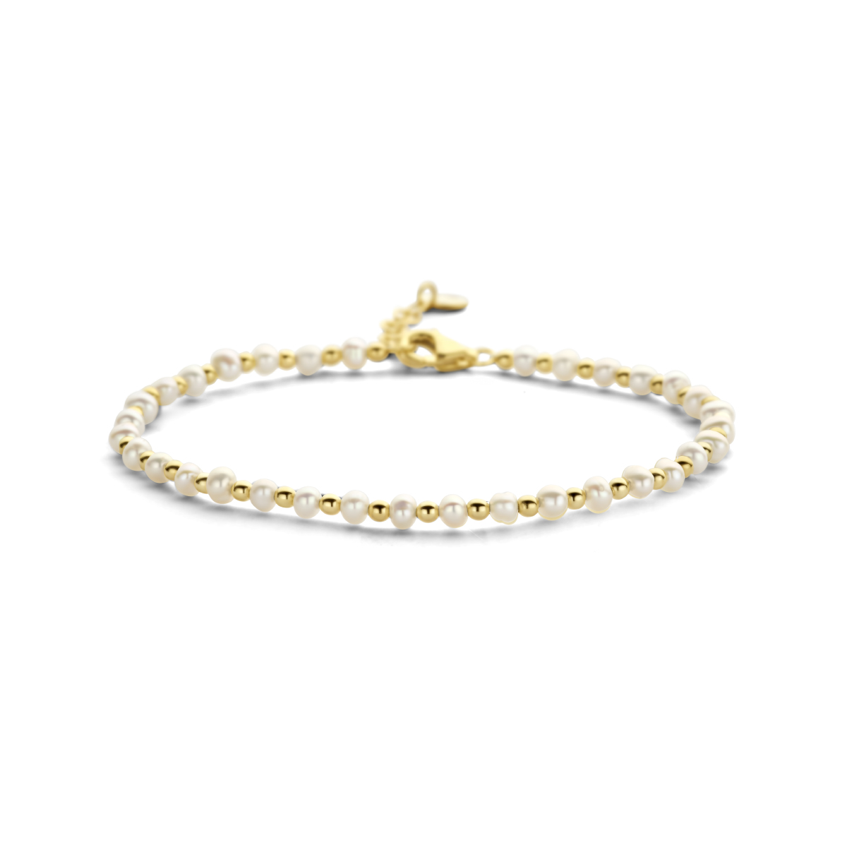 14k Geelgouden armband uitgevoerd met schitterende zoetwaterparels, bolletjes en een karabijnsluiting. De armband heeft een draaglengte van 16cm en een extensie van 2cm.