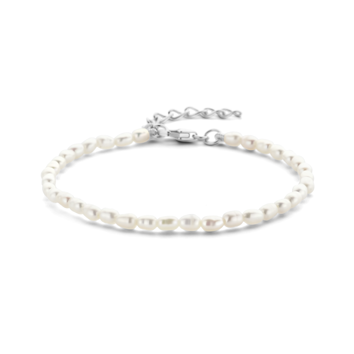 Gerhodineerd 925 zilveren armband met zoetwaterparels. De armband heeft een draaglengte van 16cm en een extensie van 3cm. Uitgevoerd met een karabijn sluiting.