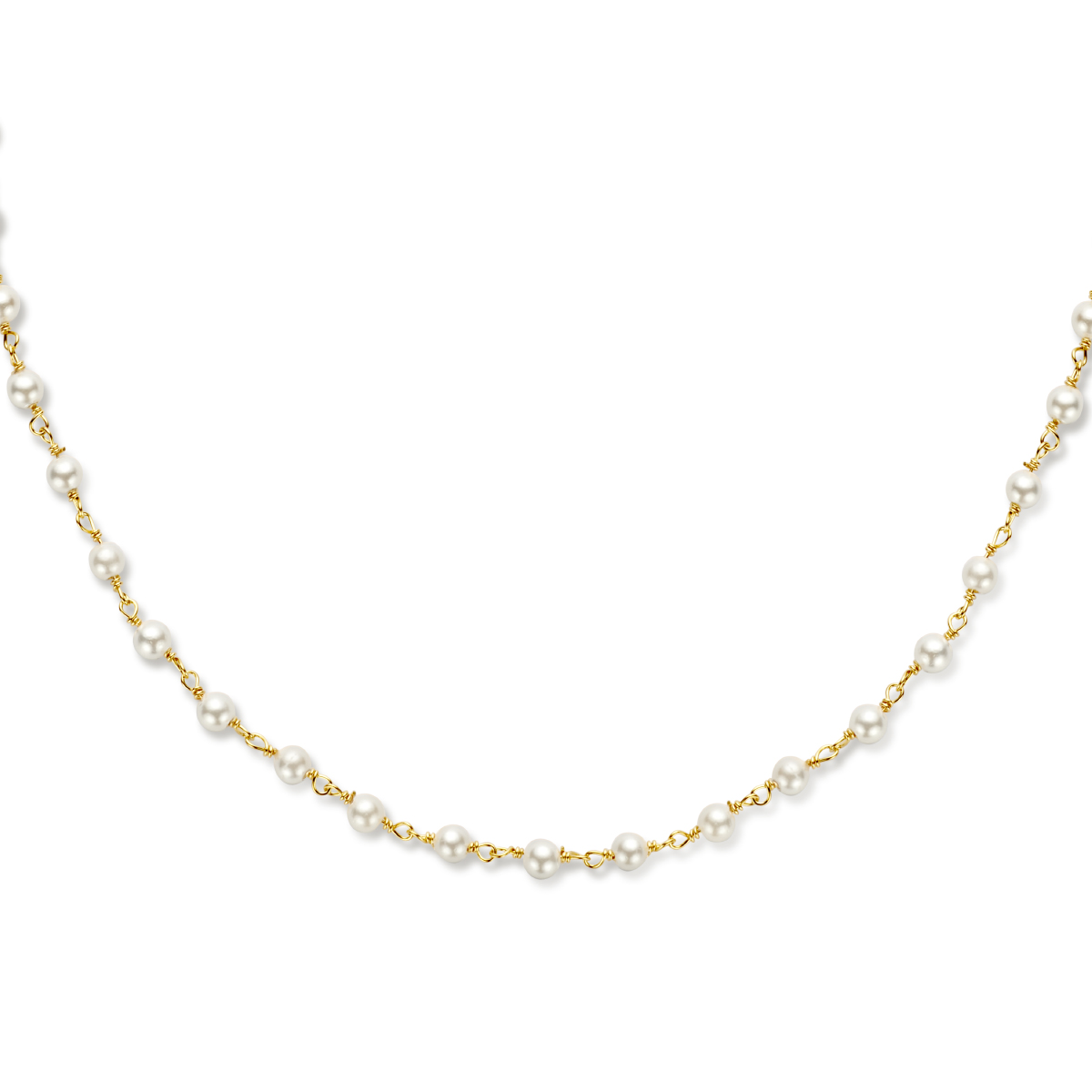 Geelgoud op 925 zilveren collier met synth. parels. Het collier heeft een draaglengte van 40cm en een extensie van 5cm. Uitgevoerd met een karabijn sluiting. Geen garantie op plating.