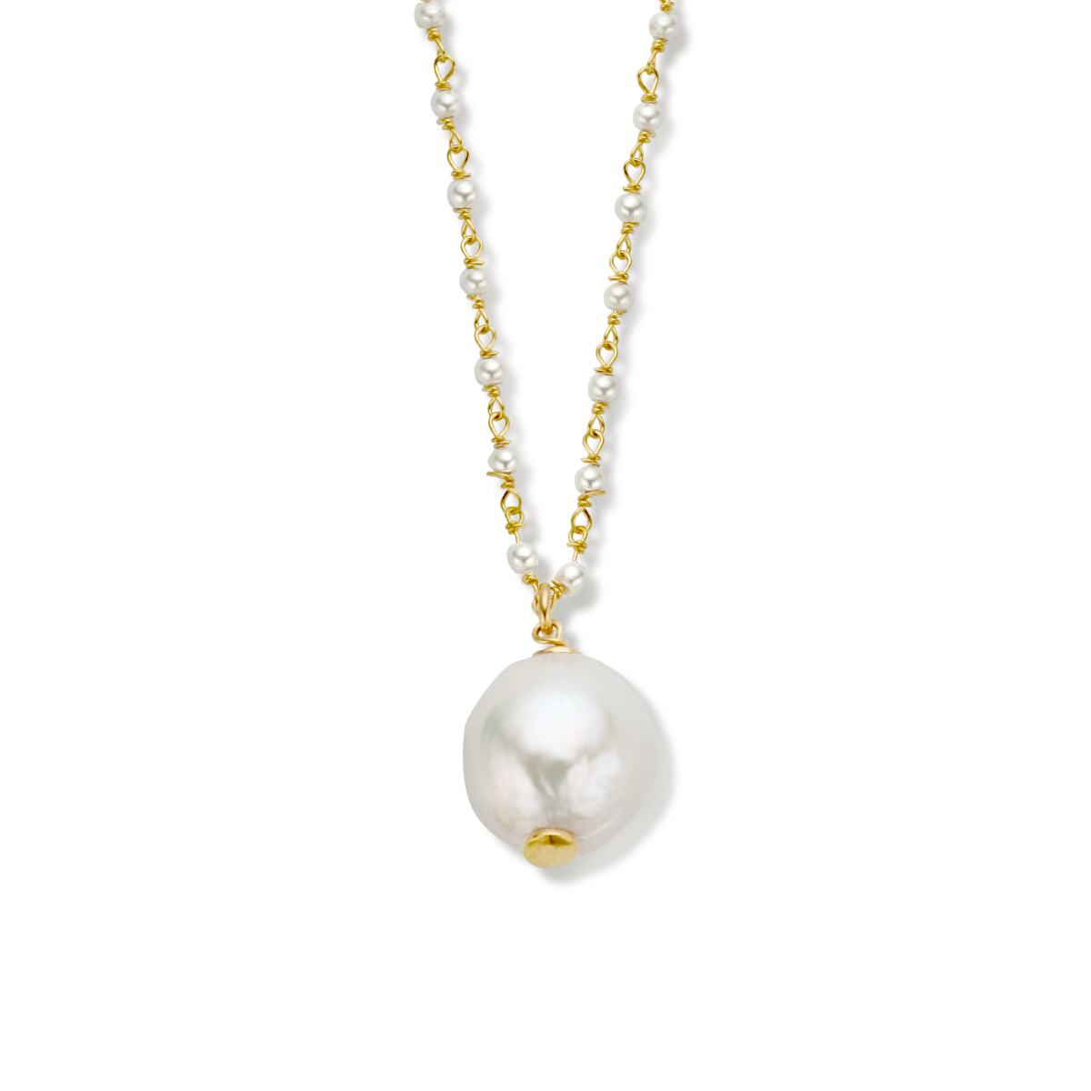 Geelgoud op 925 zilveren collier met een zoetwaterparel en synthetische parels van 2.2mm. Het collier heeft een draaglengte van 45cm en een extensie van 5cm. Geen garantie op plating.
