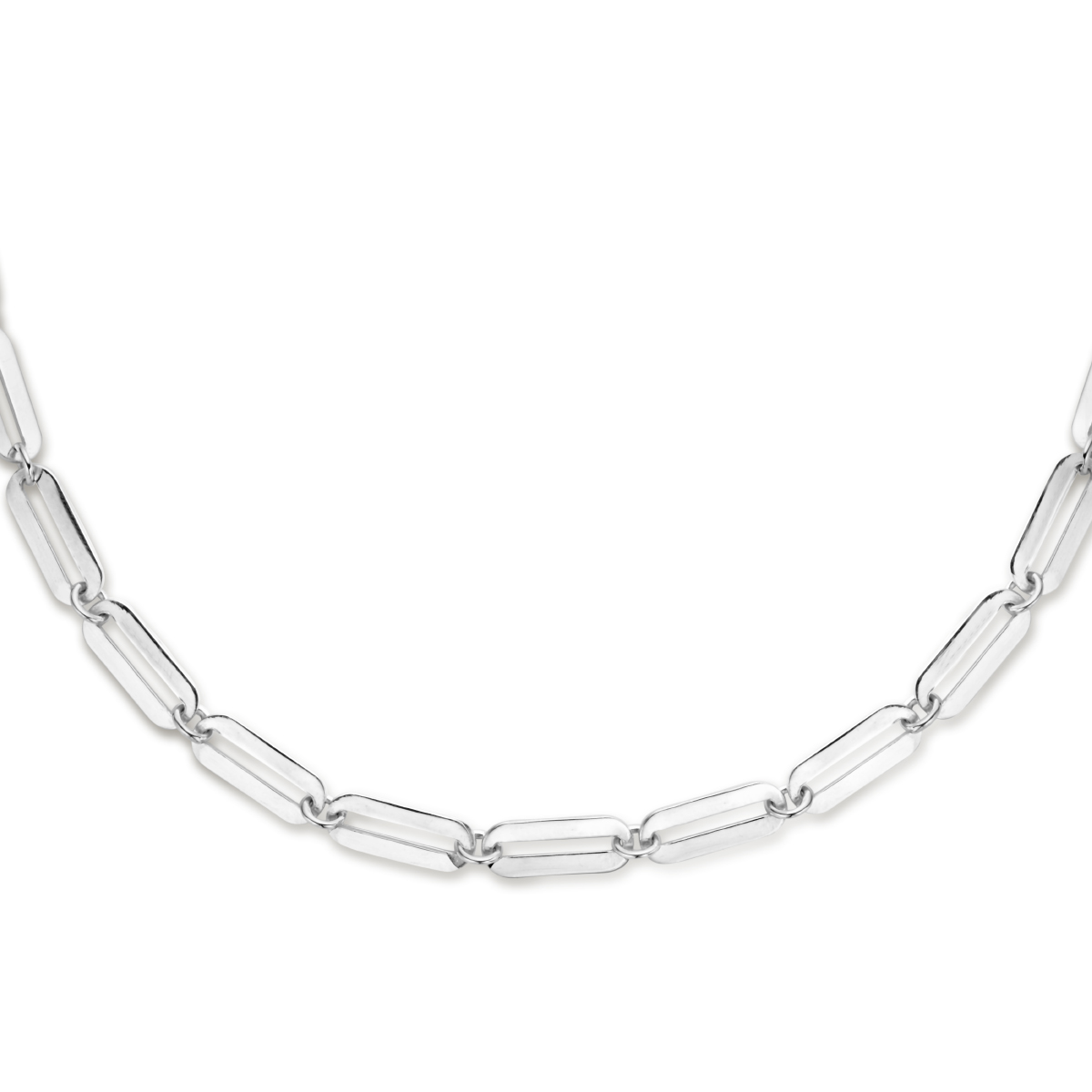 Gerhodineerd 925 zilveren paperclip collier met een schakelbreedte van 5.2mm. Het collier heeft een draaglengte van 42cm en een extensie van 4cm. Uitgevoerd met een karabijn sluiting.