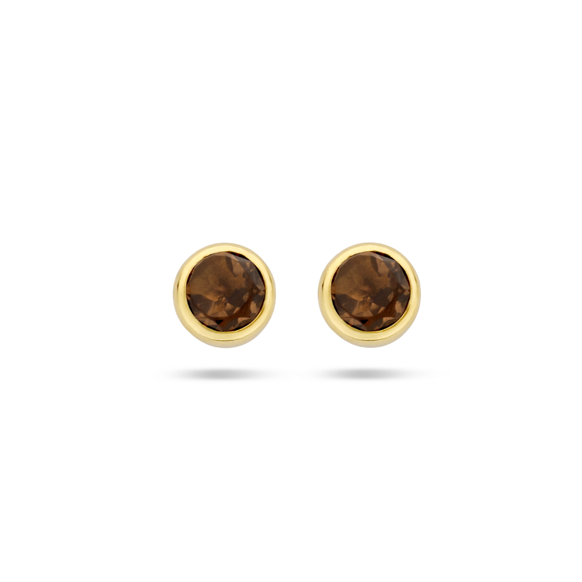 14k Geelgouden oorknoppen uitgevoerd met schitterend rookkwarts. De oorknoppen hebben een diameter van 4.5mm.