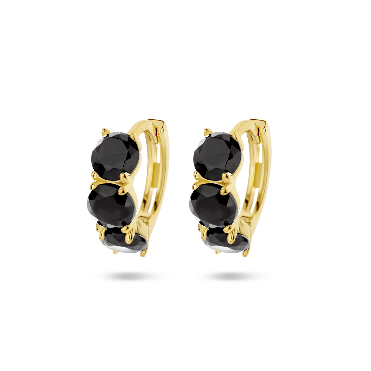 Geelgoud op 925 zilveren klapoorringen uitgevoerd met zwart zirkonia. De klapoorringen hebben een afmeting van 11x4mm.