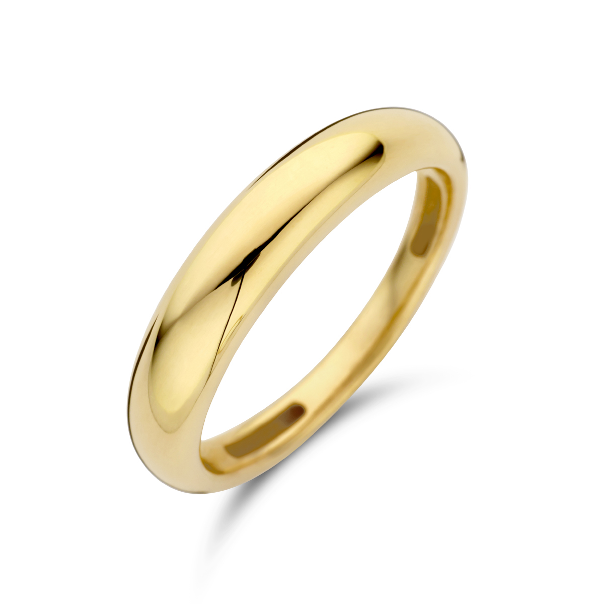 14k Geelgouden ring met een breedte van 4.5mm. De ring voelt comfortabel aan door de opengewerkte bodem.