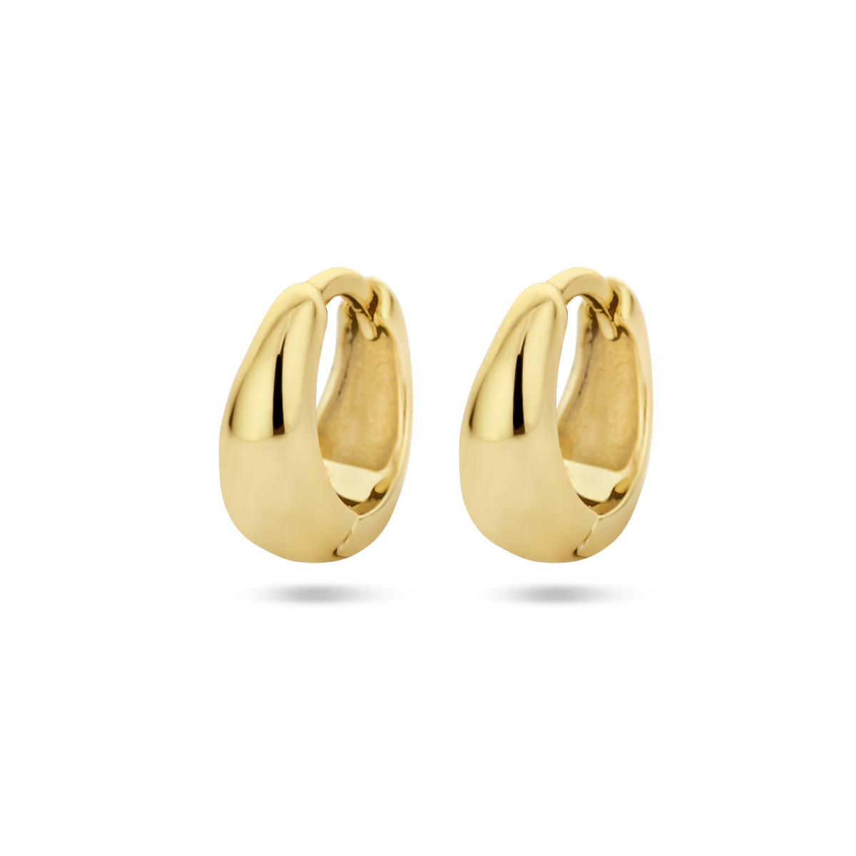 Geelgoud op 925 zilveren klapoorringen. De oorringen hebben een afmeting van 10x4.5mm. Geen garantie op de plating.