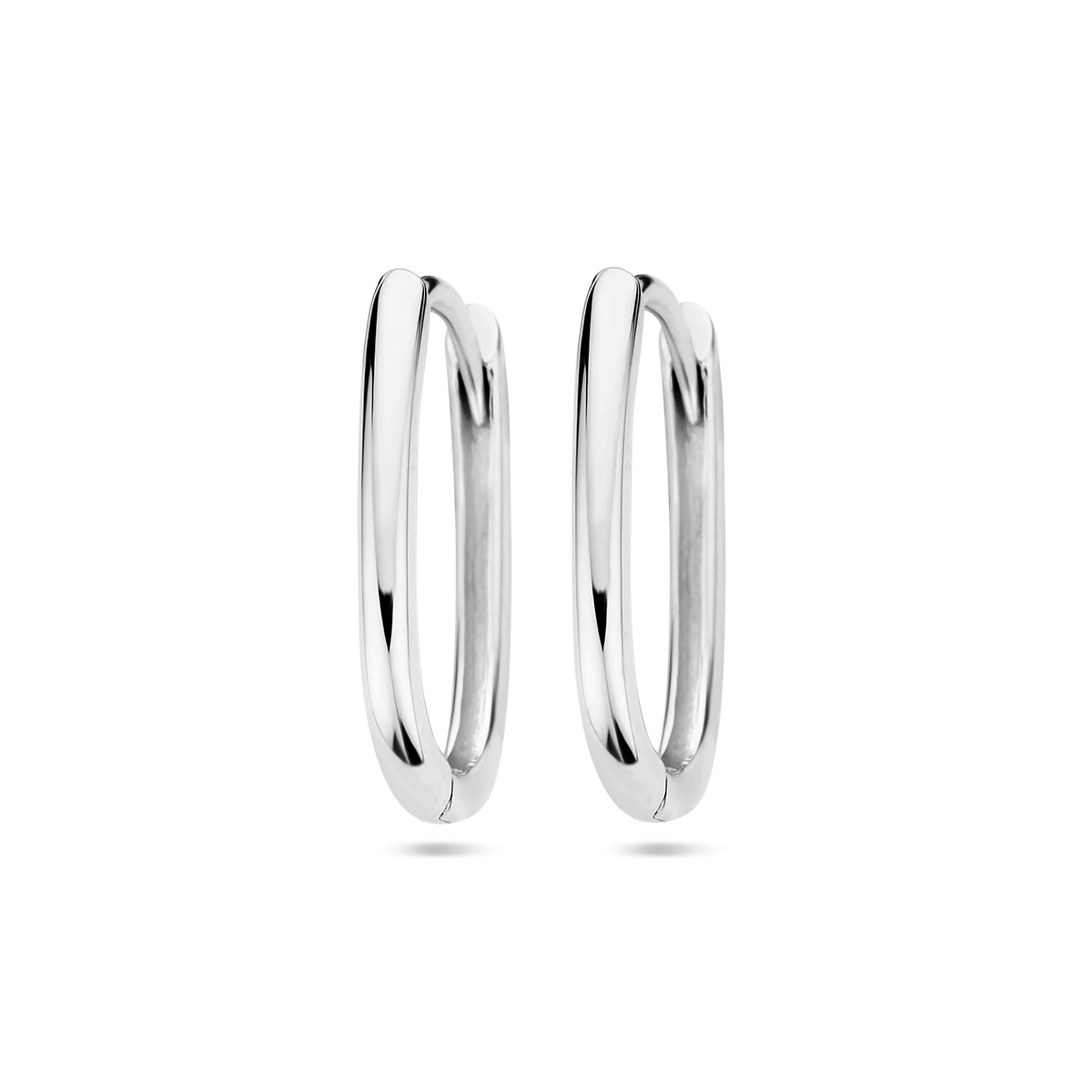 14k Witgouden paperclip klapoorringen met een hoogte van 14mm.