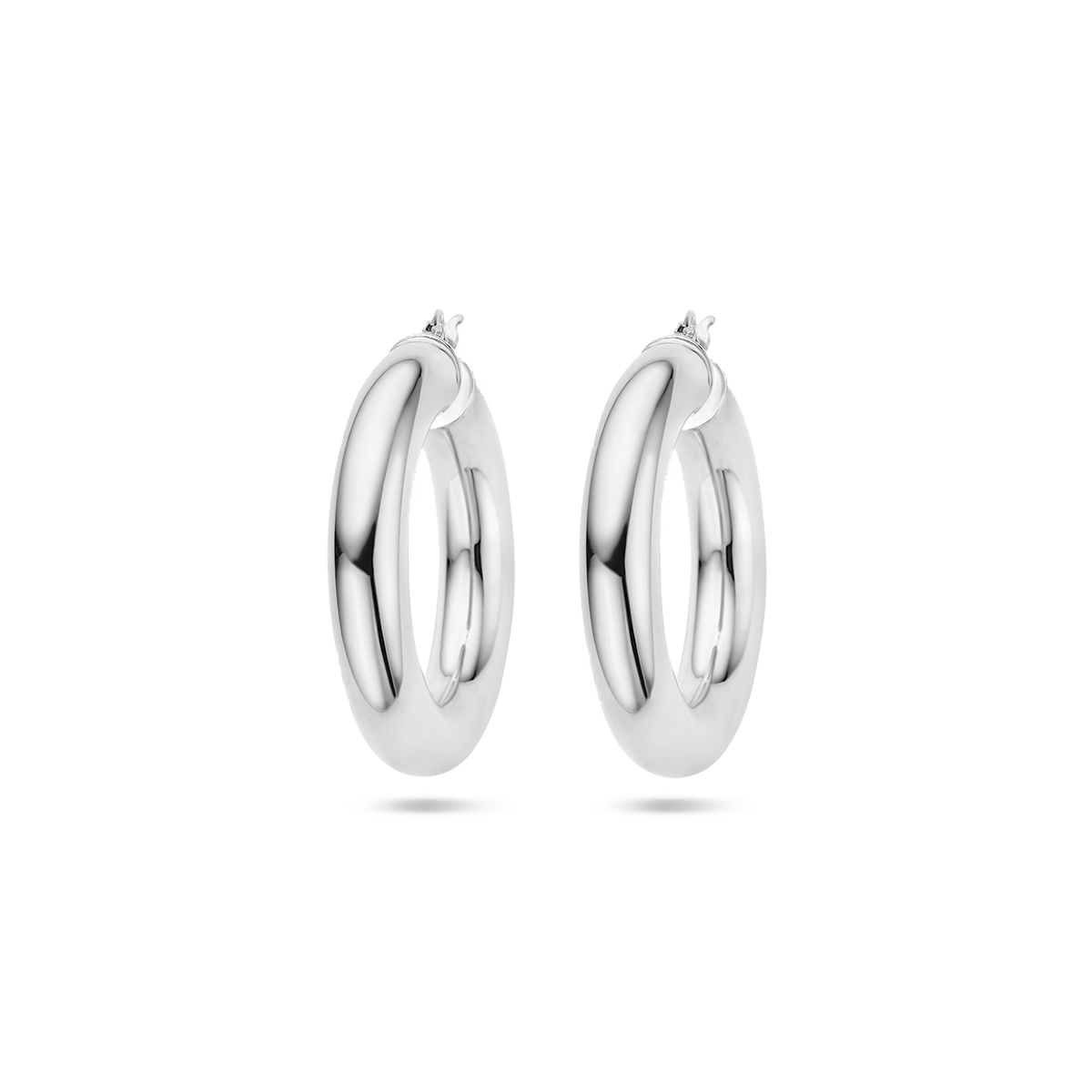 Gerhodineerd 925 zilveren oorringen met een ronde buis. De buis heeft een dikte van 6mm.