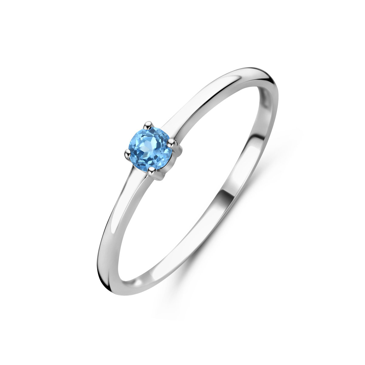 Gerhodineerd 925 zilveren ring uitgevoerd met een schitterende blauw topaas. De ring heeft een breedte van 3mm.