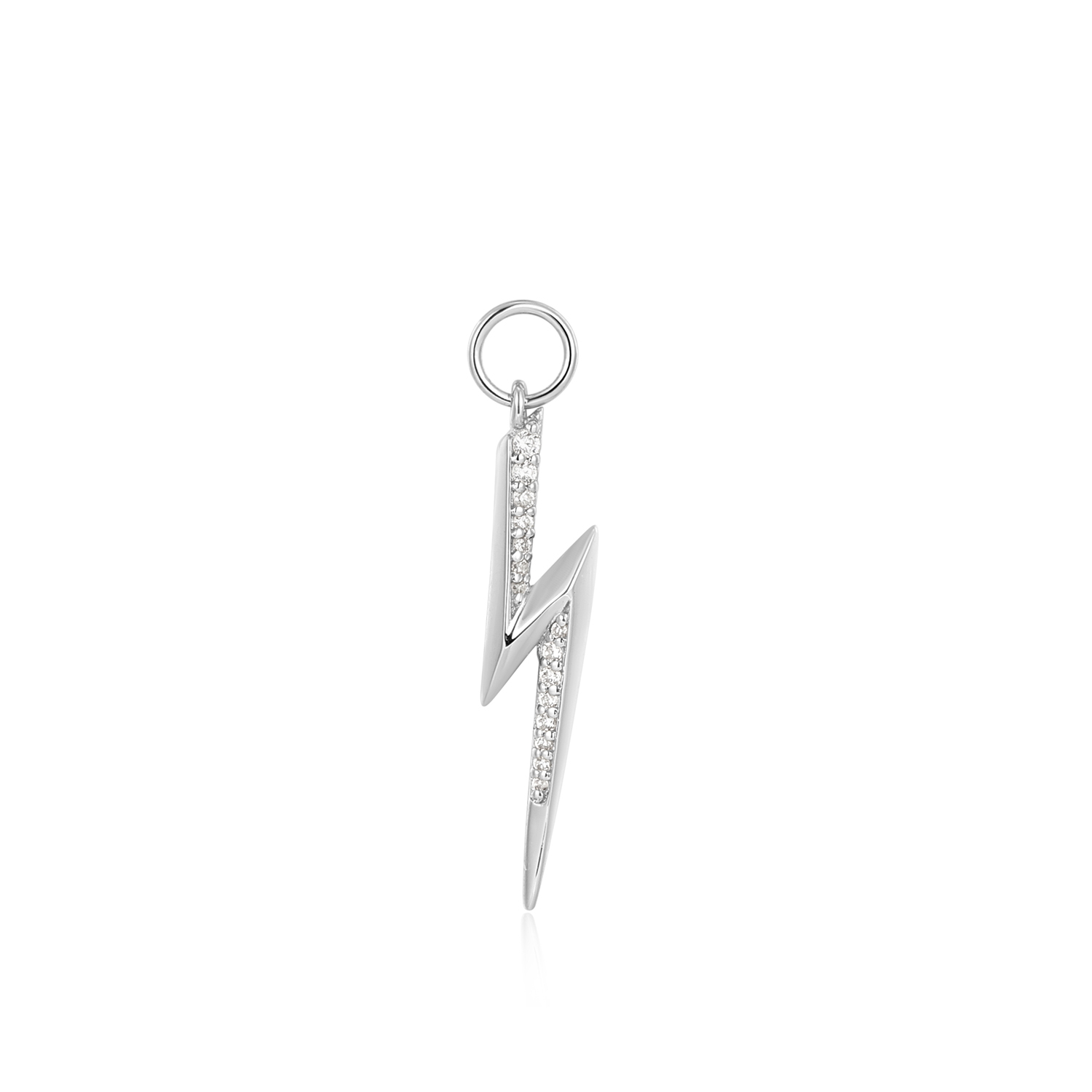 Productbeschrijving 
Geef je oorringen een upgrade met deze bliksem oorbedel. Perfect om een glanzend detail toe te voegen. De bedel bevat zirkonia stenen en is gemaakt van 925 sterling zilver met rhodium plating. Schuif eenvoudig de bedel over je favoriete oorringen.

Het Merk
GeÃ¯nspireerd door de laatste fashion trends is Ania Haie het toonaangevende sieradenmerk voor hoogkwalitatieve maar ook betaalbare zilveren sieraden, zonder op de kwaliteit in te leveren. Iedere collectie is gebaseerd op de laatste catwalktrends, waardoor Ania Haie snel tot hÃ©t sieradenmerk voor stijlbewuste consumenten is verkozen. Elk sieraad wordt ontworpen om te combineren met andere sieraden waardoor je je eigen look kunt creÃ«ren. Maar ook zijn Ania Haie sieraden opvallend genoeg om op zichzelf te dragen.

How It All Started
Met een passie voor kwalitatieve sieraden met stijl Ã©n het besef dat de mode bewuste vrouw niet wil inleveren op kwaliteit is Ania Haie geboren. De Ania Haie oprichters zagen later dat de moderne vrouw van vandaag graag sieraden combineert en layered om haar individualiteit te omarmen, de kans werd aangegrepen en de droom werd werkelijkheid.

Volg ons ook op social media
Wil jij op de hoogte blijven van nieuwe collecties, toffe combinaties en de laatste sieraden trends? Hou ons dan ook in de gaten op social media. Daarnaast inspireren wij jou dagelijks met verschillende looks en mix & match combinaties! Deel gerust jouw eigen unieke Ania Haie look door de hashtag #aniahaiexme te gebruiken. Wie weet wordt jouw look gerepost op Ã©Ã©n van onze kanalen!
Je kunt ons volgen op Facebook en Instagram.
