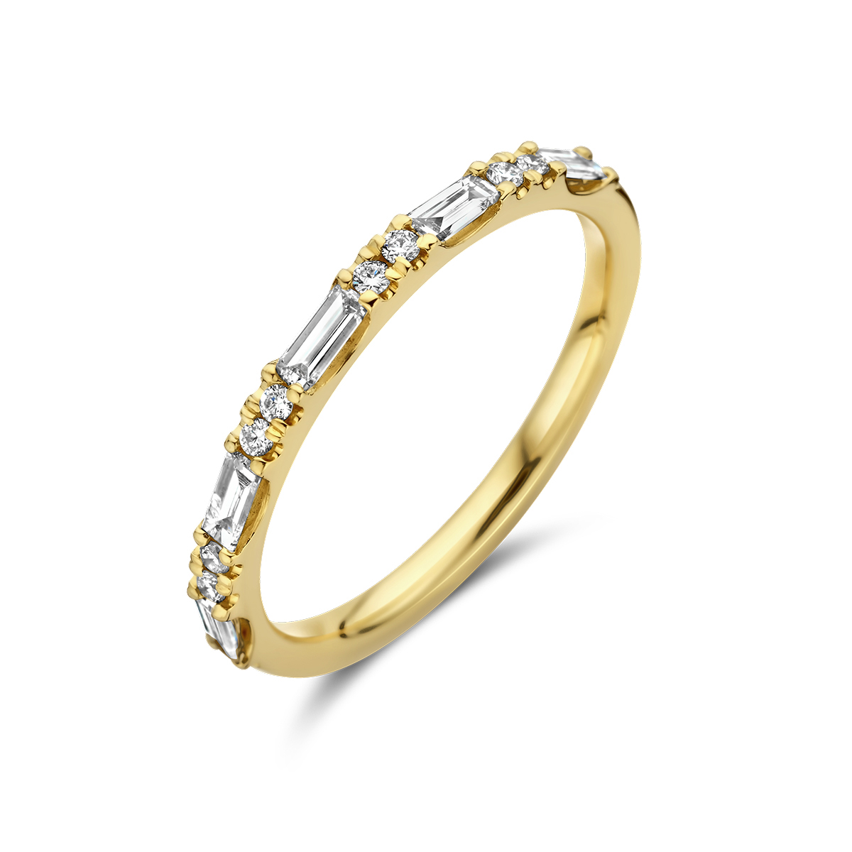 14k Geelgouden ring uitgevoerd met diamanten. De ring heeft een breedte van 2mm.