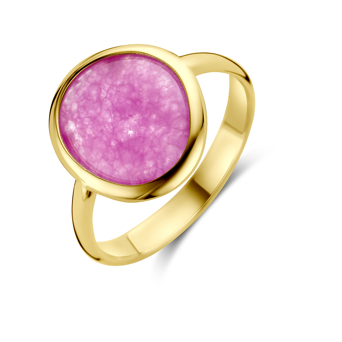 14k Geelgouden ring uitgevoerd met fuchsia kwarts. De ring heeft een breedte van 13.5mm.