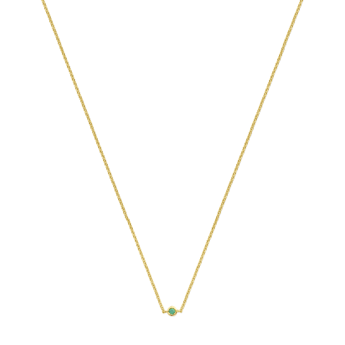 14k Geelgouden collier uitgevoerd met smaragd. Het collier heeft draaglengtes van 41, 43 en 45cm. De schakelbreedte is 1,2mm. Uitgevoerd met een karabijn sluiting.