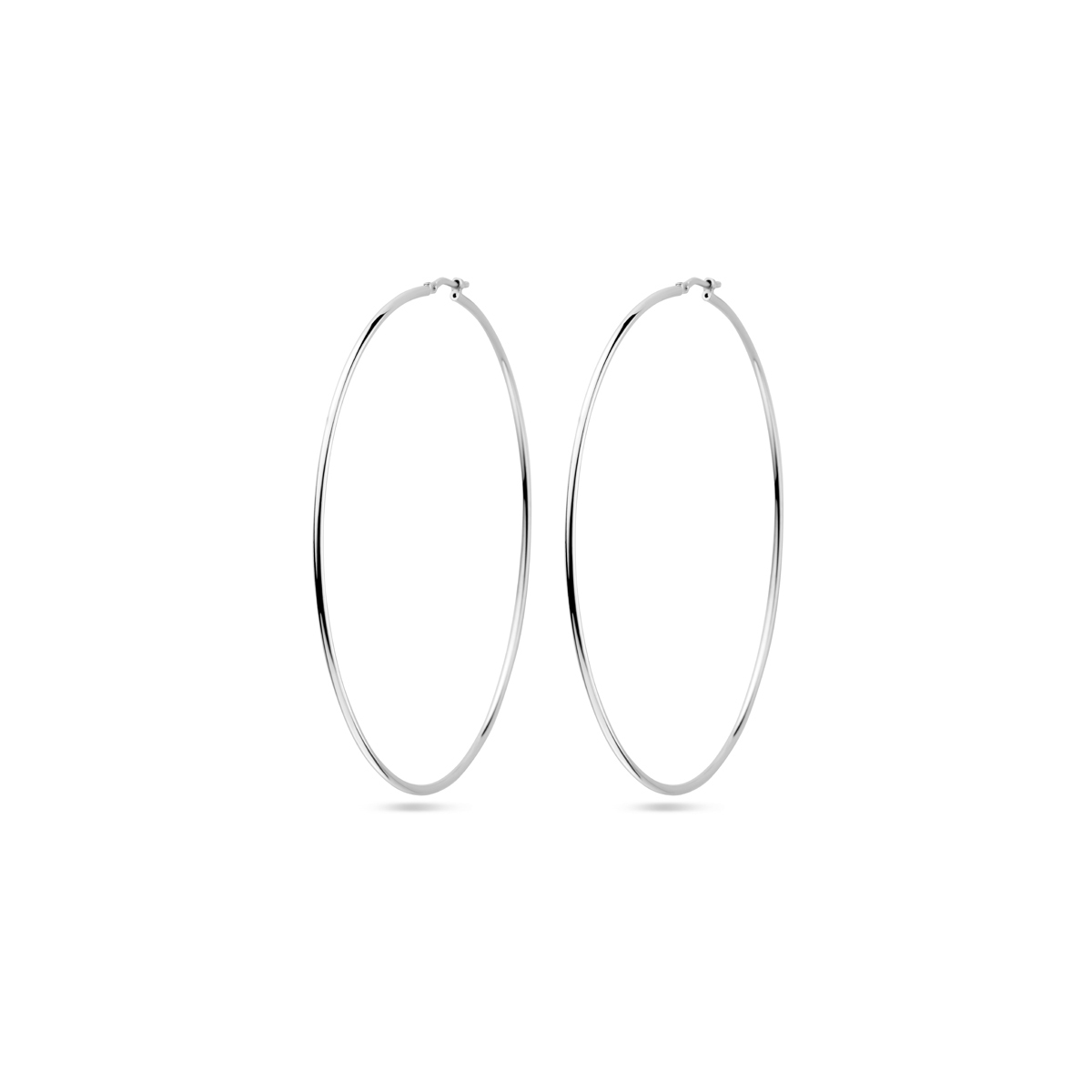 925 Zilveren oorringen met een dikte van 1.5mm.
