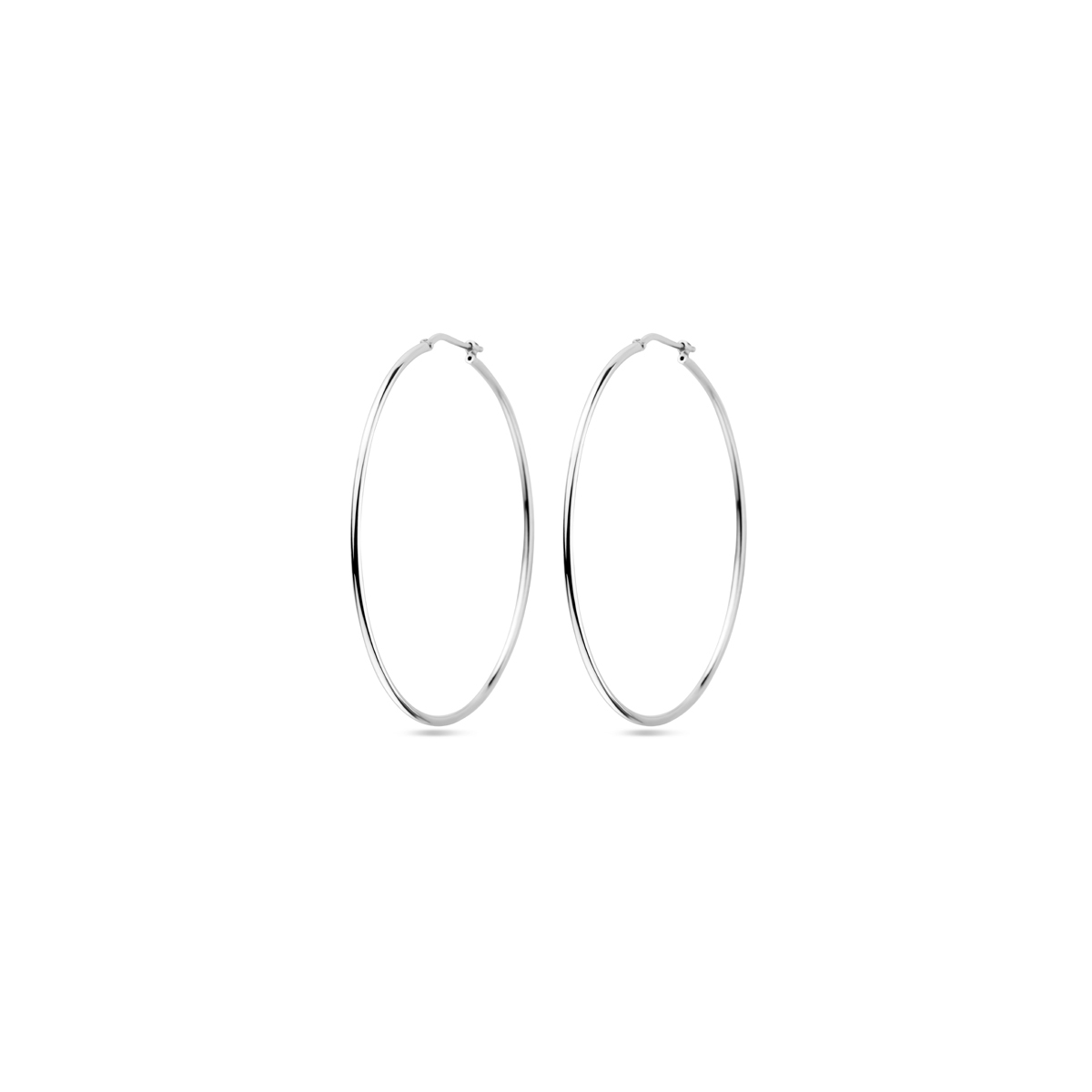 Gerhodineerd 925 zilveren oorringen met een dikte van 1.5mm.