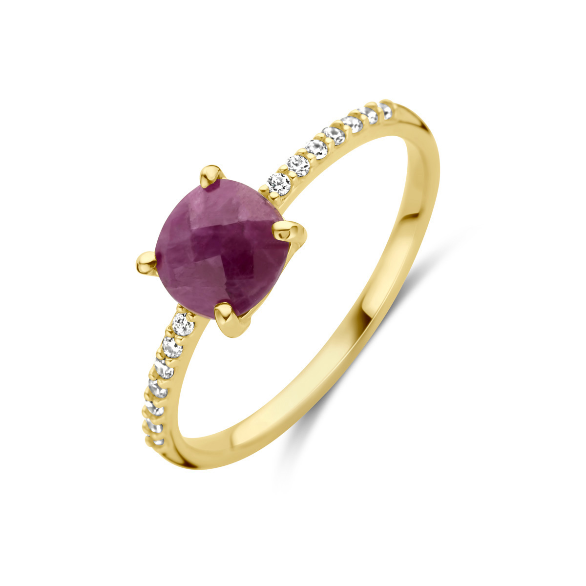14k Geelgouden ring uitgevoerd met robijn en zirkonia. De robijn heeft een afmeting van 6x6mm.