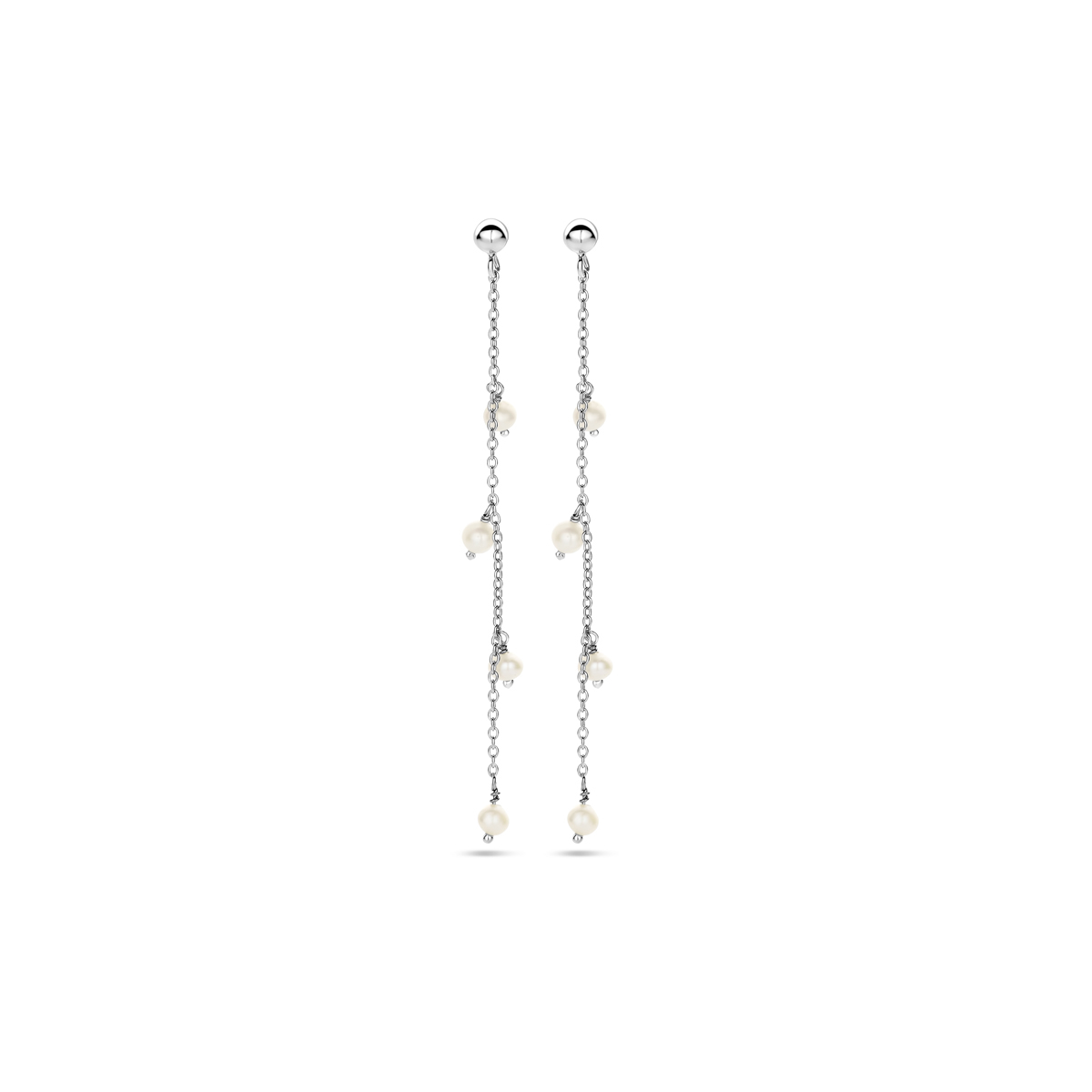 Gerhodineerd 925 zilveren oorhangers uitgevoerd met zoetwaterparels. De oorhangers hebben een totale hoogte van 56mm.