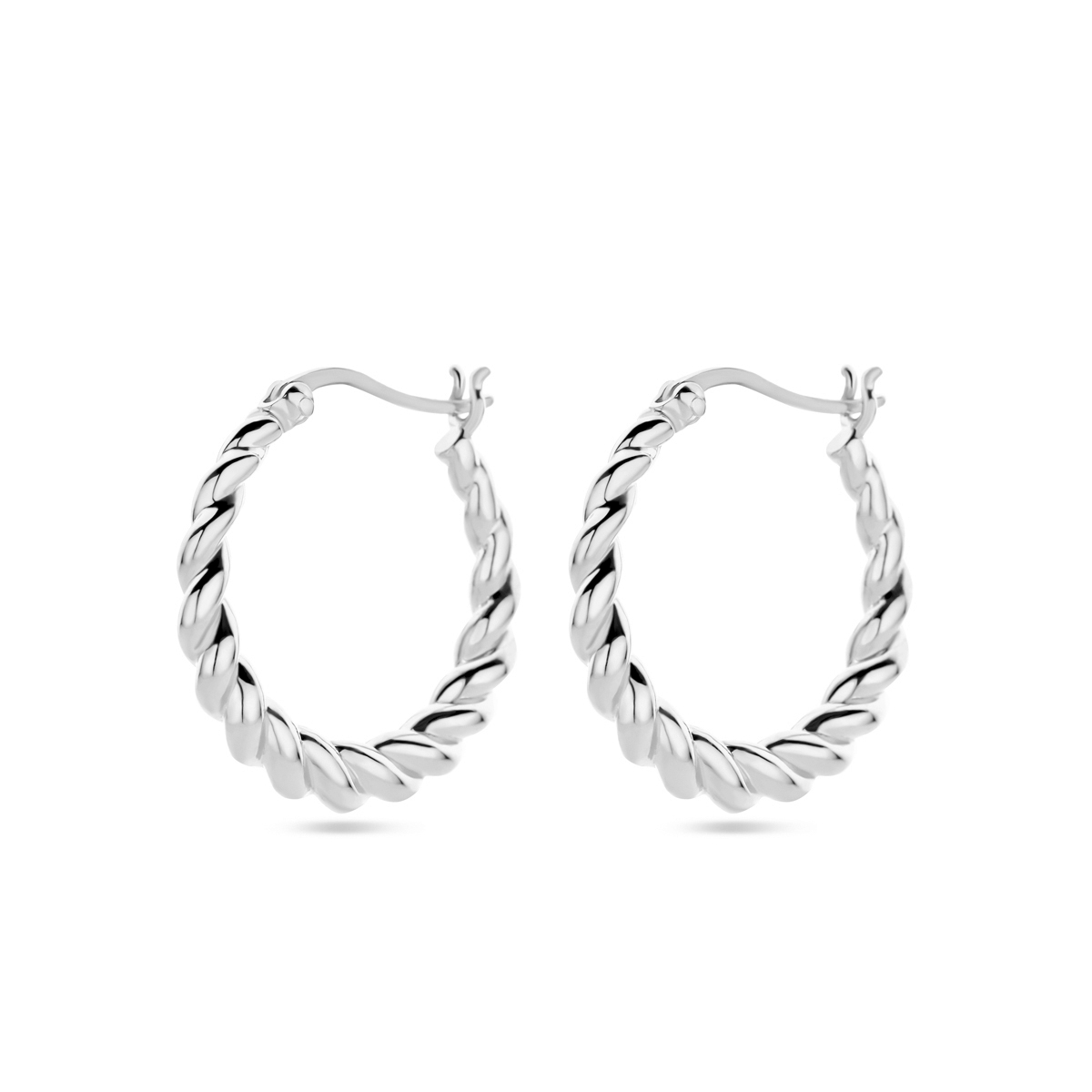 Gerhodineerd 925 zilveren oorringen. De oorringen hebben een diameter van 24mm.