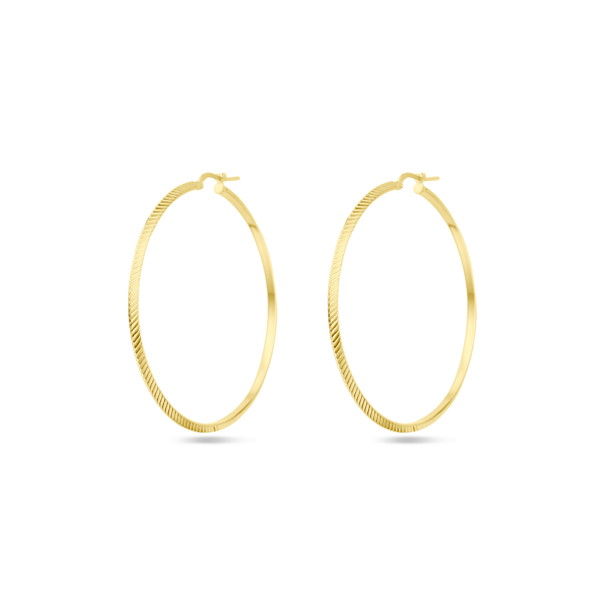 Geelgoud op 925 zilveren oorringen met een breedte van 2.2mm. Geen garantie op de plating.