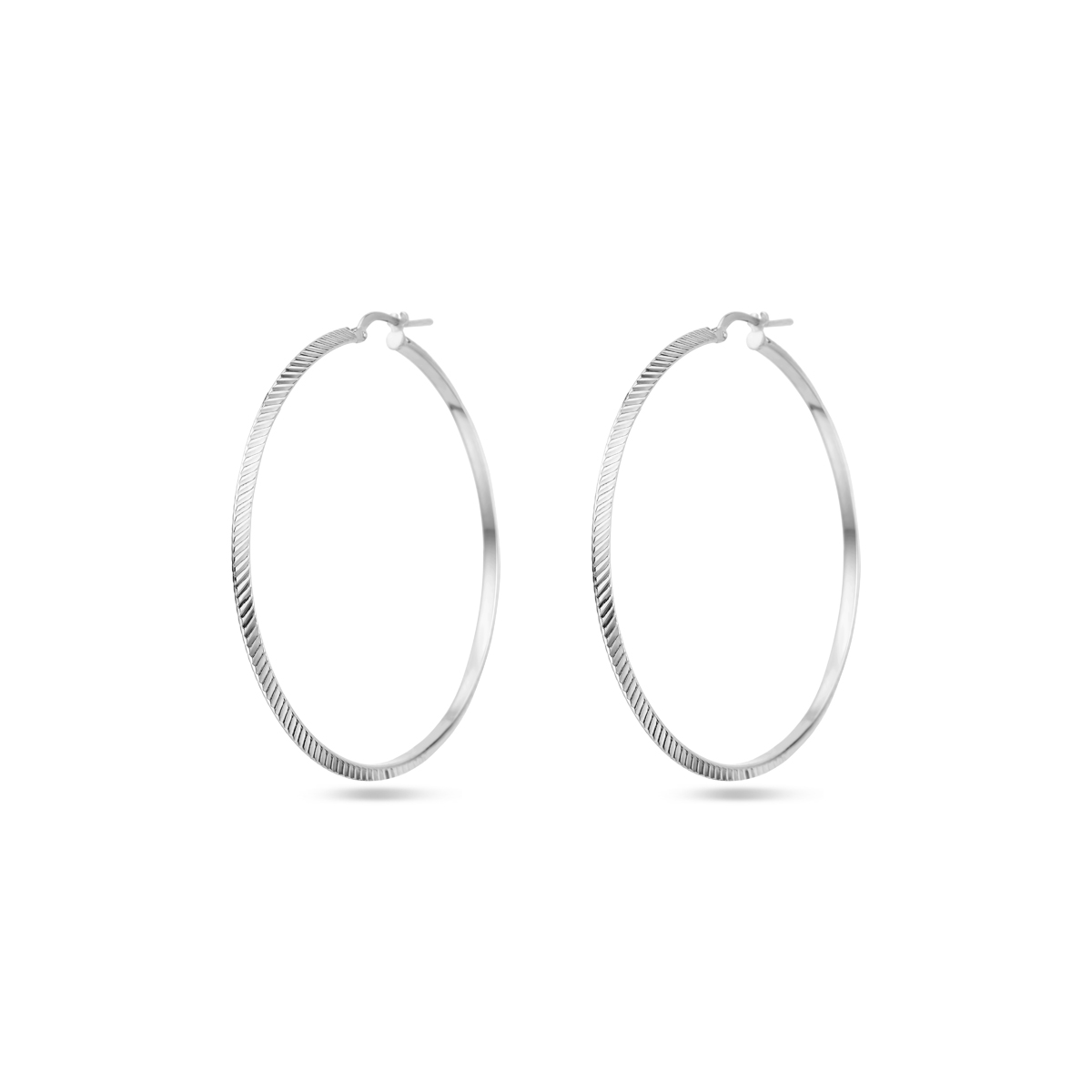 Gerhodineerd 925 zilveren oorringen met een breedte van 2.2mm.