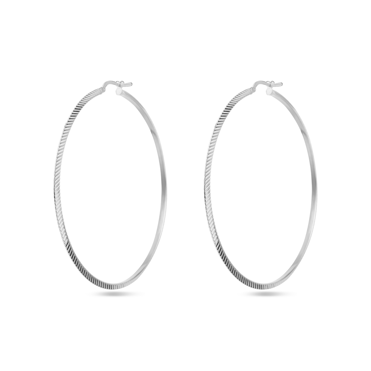 Gerhodineerd 925 zilveren oorringen met een breedte van 2.2mm.