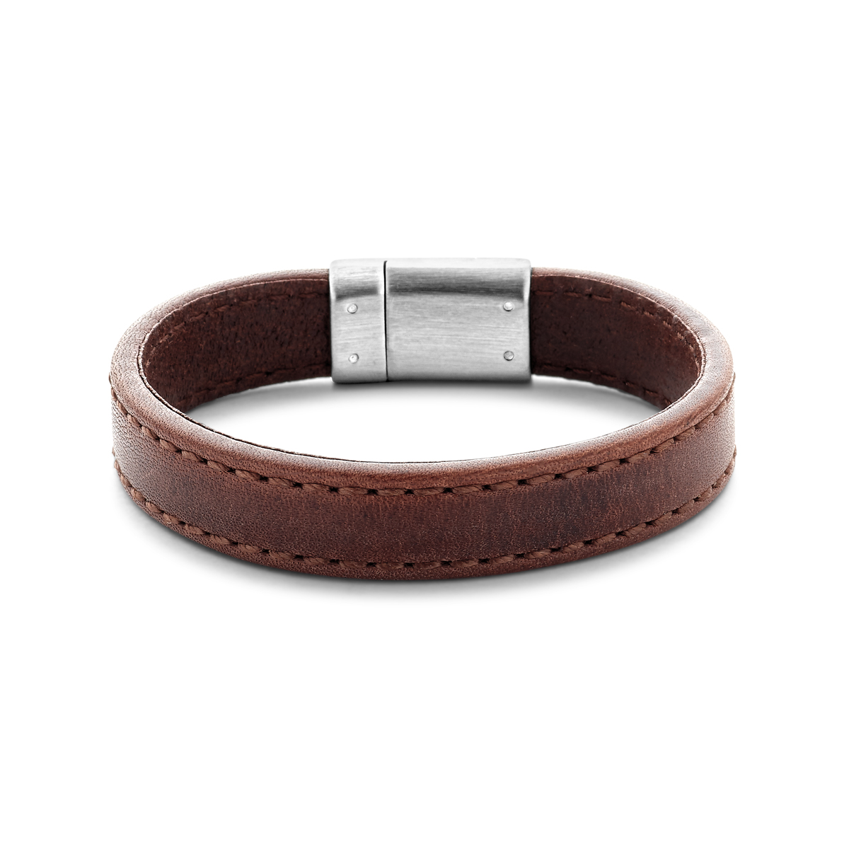 Donkerbruin leren armband uitgevoerd met een stalen magneetsluiting. De armband heeft een breedte van 12.5mm.