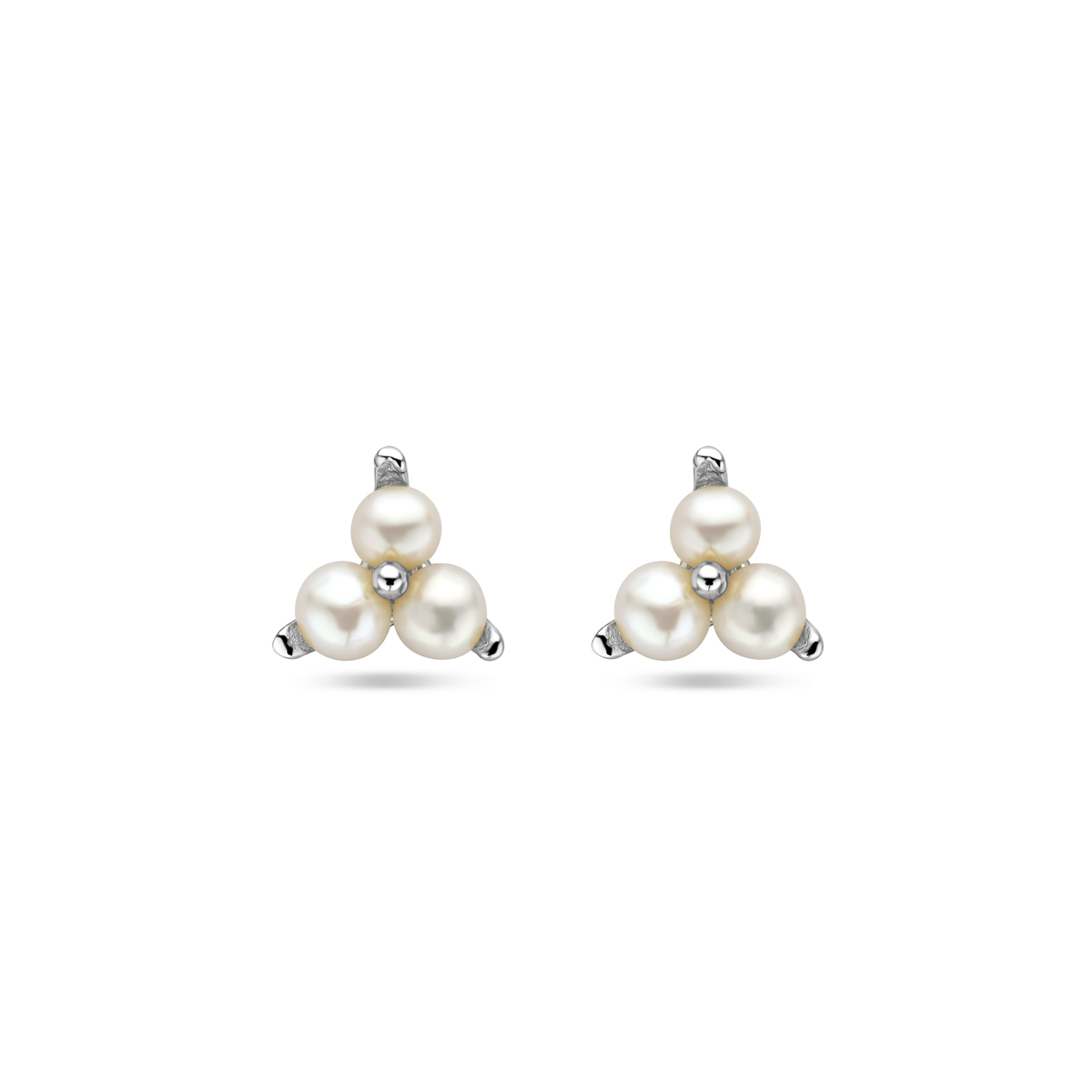 Gerhodineerd 925 zilveren oorknoppen uitgevoerd met zoetwaterparels. De oorknoppen hebben een afmeting van 6x7mm.
