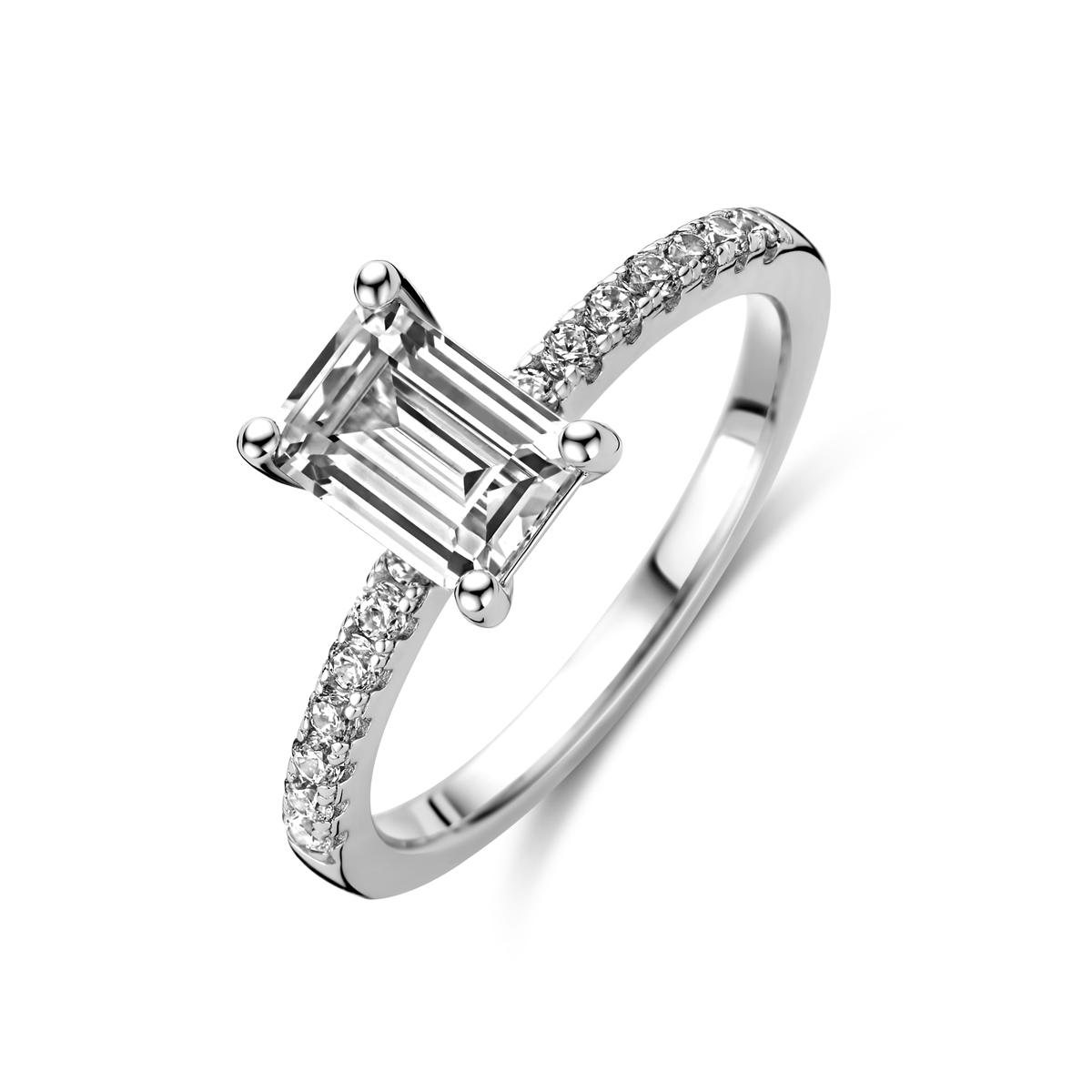 Gerhodineerd 925 zilveren ring uitgevoerd met zirkonia. De steen heeft een afmeting van 7x5mm.