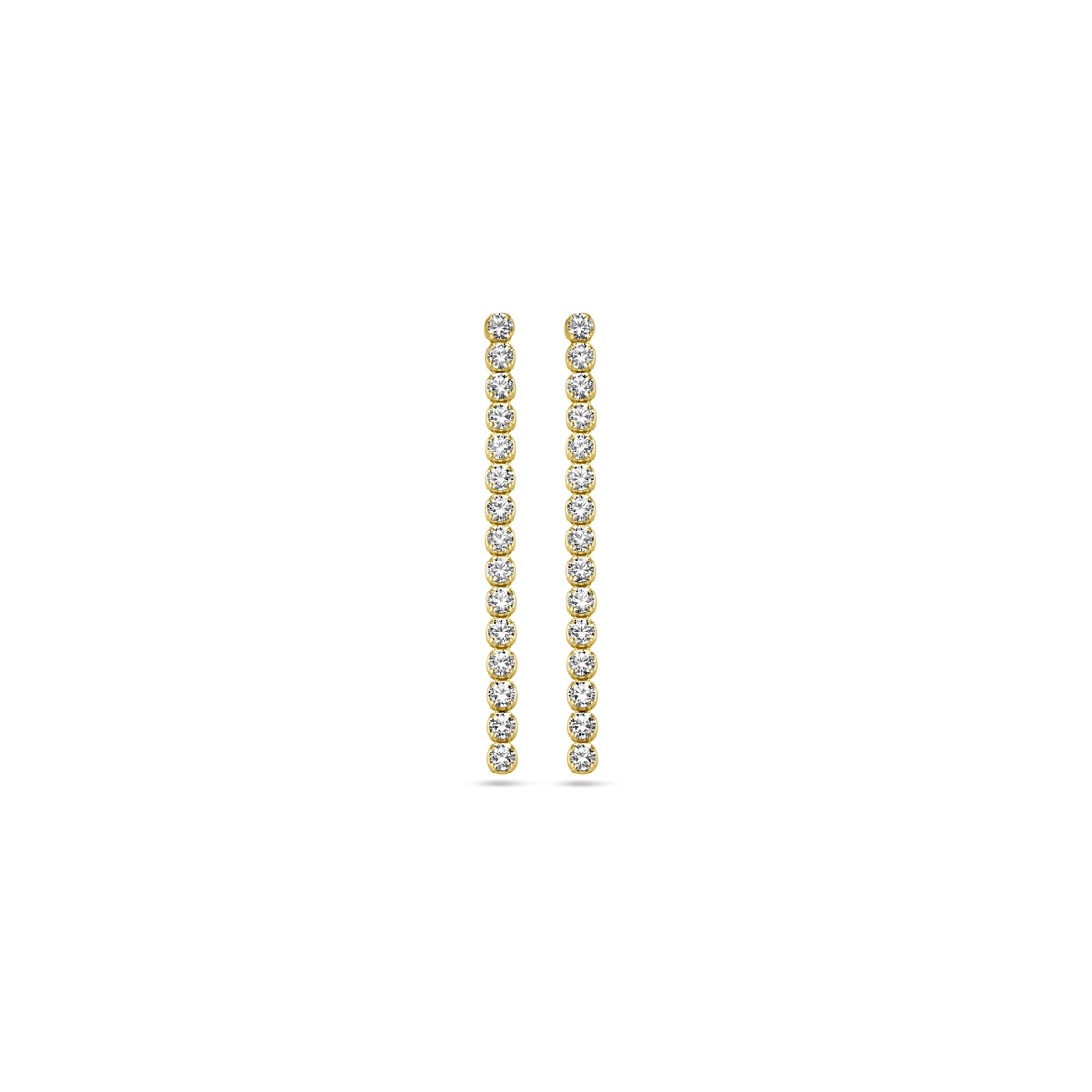 Geelgoud op 925 zilveren oorhangers uitgevoerd met zirkonia. De oorhangers hebben een breedte van 3mm. Geen garantie op plating.