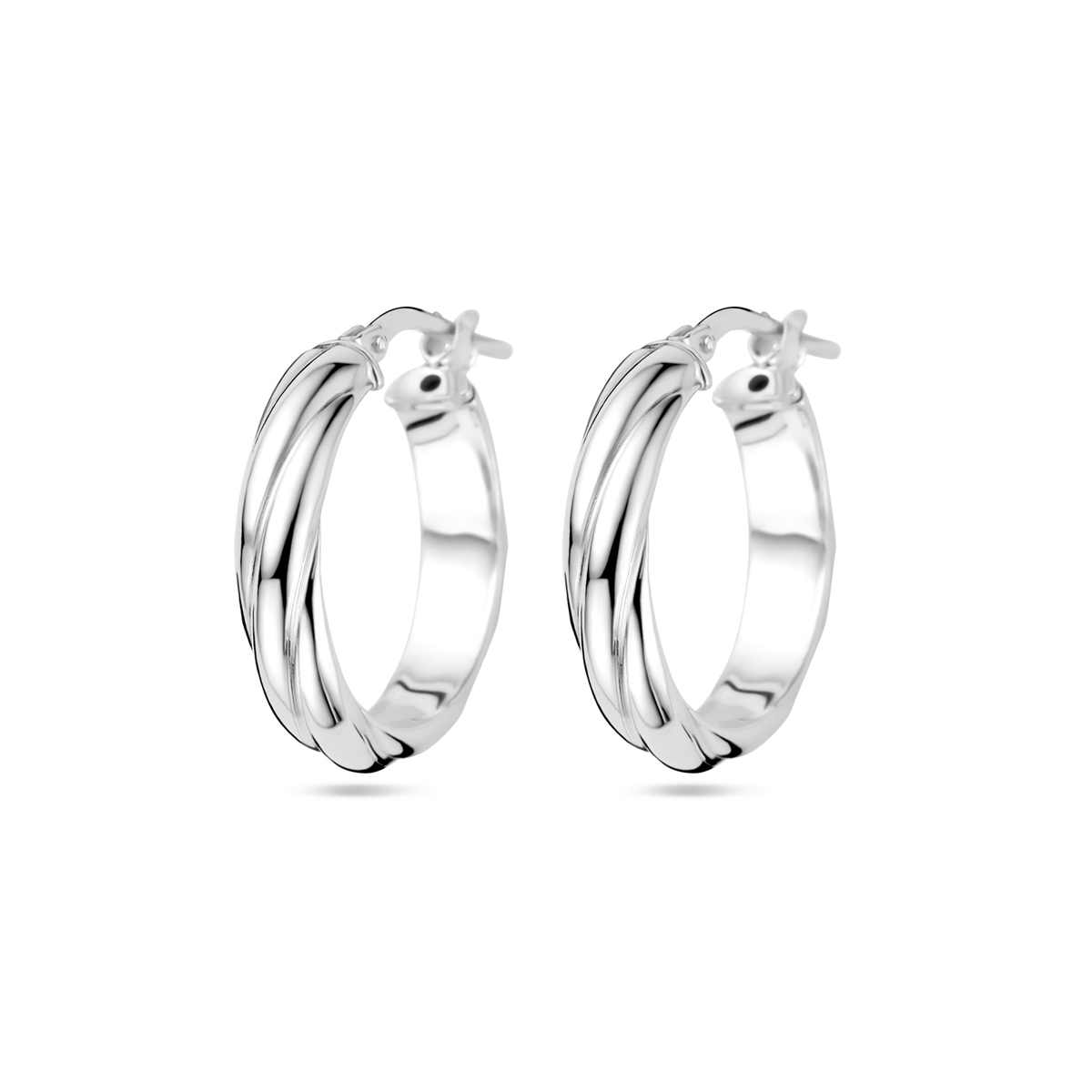 Gerhodineerd 925 zilveren oorringen met een afmeting van 19.5x4mm.