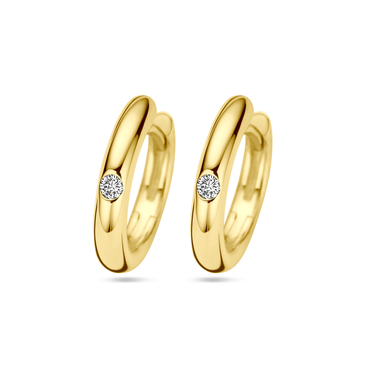 14k Geelgouden klapoorringen uitgevoerd met diamant. De klapoorringen hebben een afmeting van 12.5x2.5mm. Het diamantgewicht is 0.04ct.