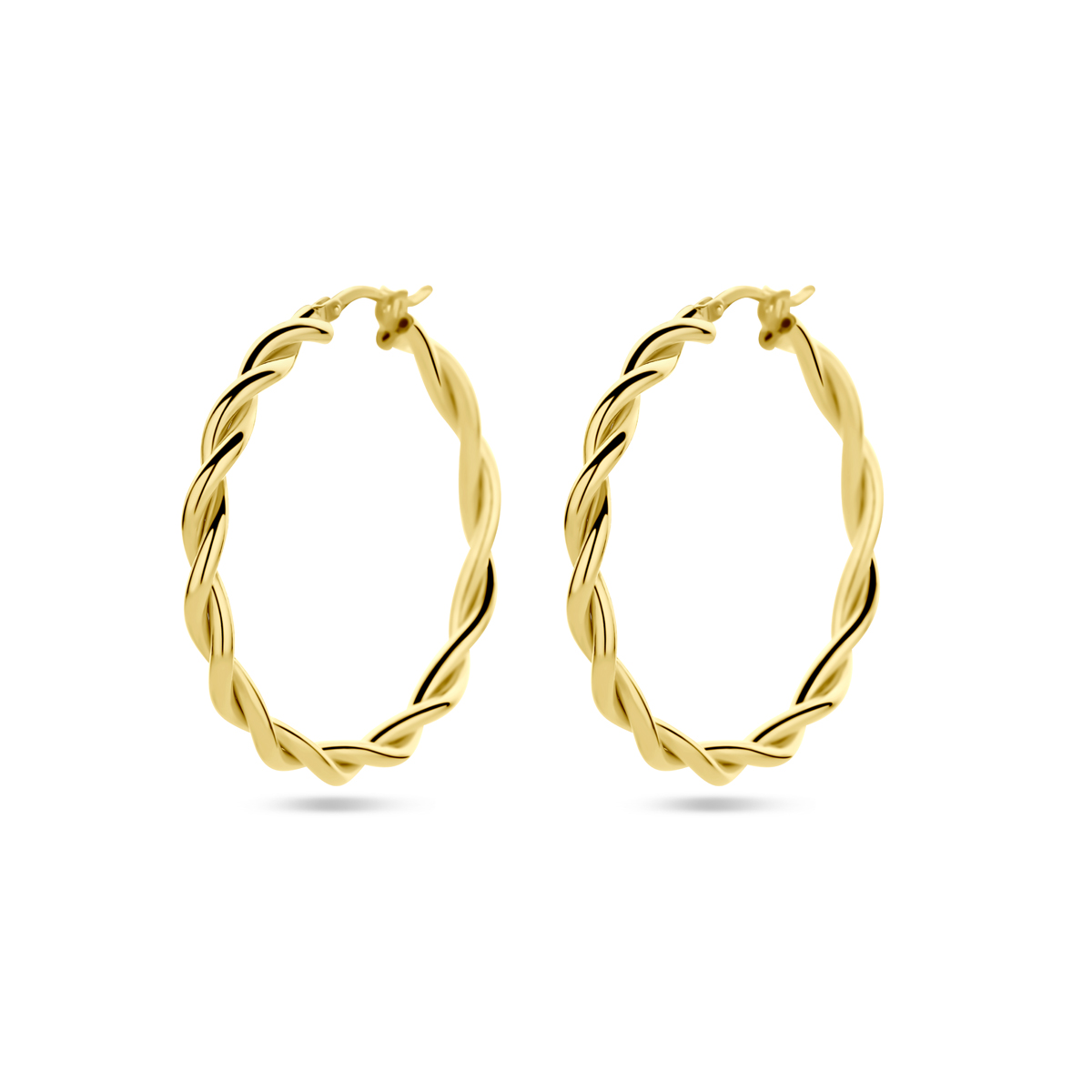 Geelgoud op 925 zilveren oorringen met een breedte van 3.5mm. Geen garantie op de plating.