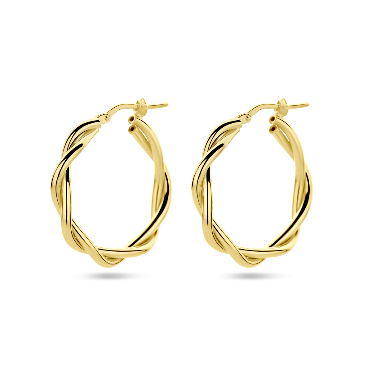 Geelgoud op 925 zilveren oorringen met een breedte van 3.5mm. Geen garantie op de plating.