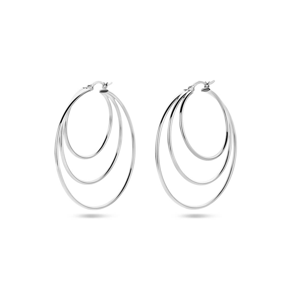 Gerhodineerd 925 zilveren oorringen met een diameter van 50mm en 3x een dikte van 1.5mm.