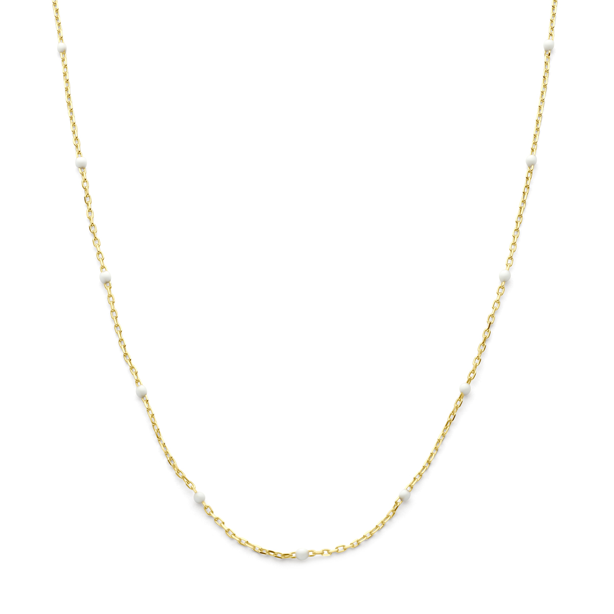 14k Geelgouden collier uitgevoerd met wit emaille. Het collier heeft draaglengtes van 40, 42 en 44cm. Het collier is uitgevoerd met een karabijnsluiting.