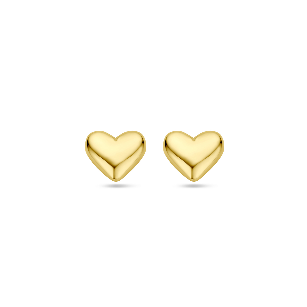 14k Geelgouden oorknoppen uitgevoerd in de vorm van een hartje. De oorknoppen hebben een afmeting van 5x6mm.