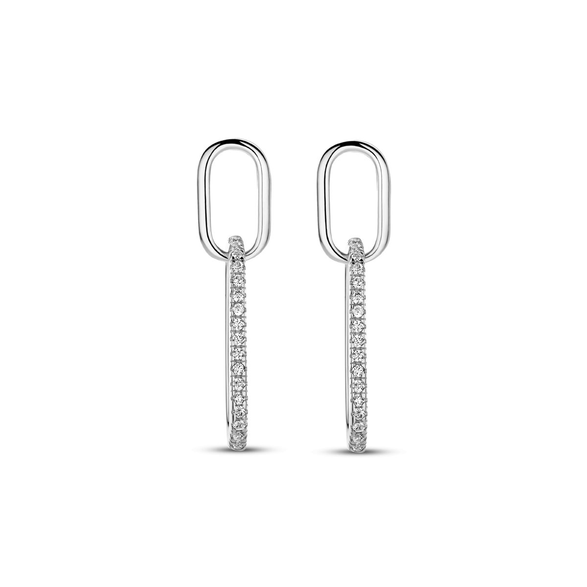 Gerhodineerd 925 zilveren oorhangers uitgevoerd met zirkonia. De oorhangers hebben een totale hoogte van 24mm.