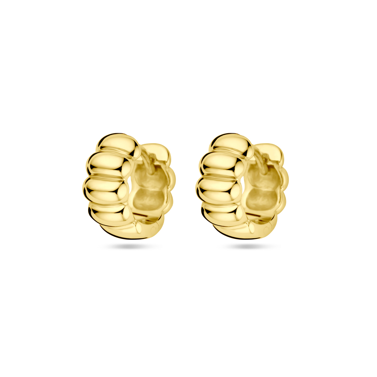 Geelgoud op 925 zilveren klapoorringen met een afmeting van 11.5x5.5mm. Geen garantie op de plating.