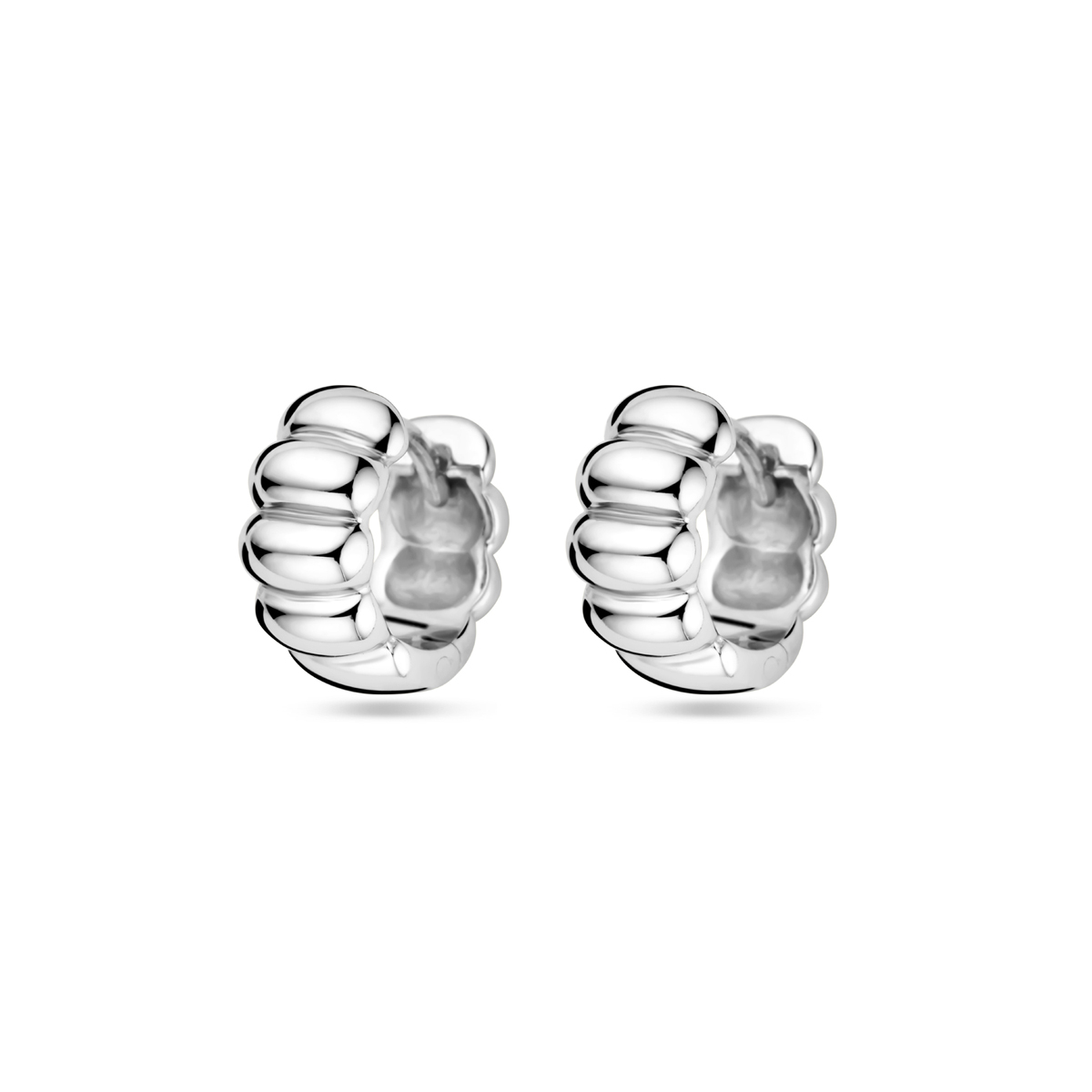 Gerhodineerd 925 zilveren klapoorringen met een diameter van 11.5mm.
